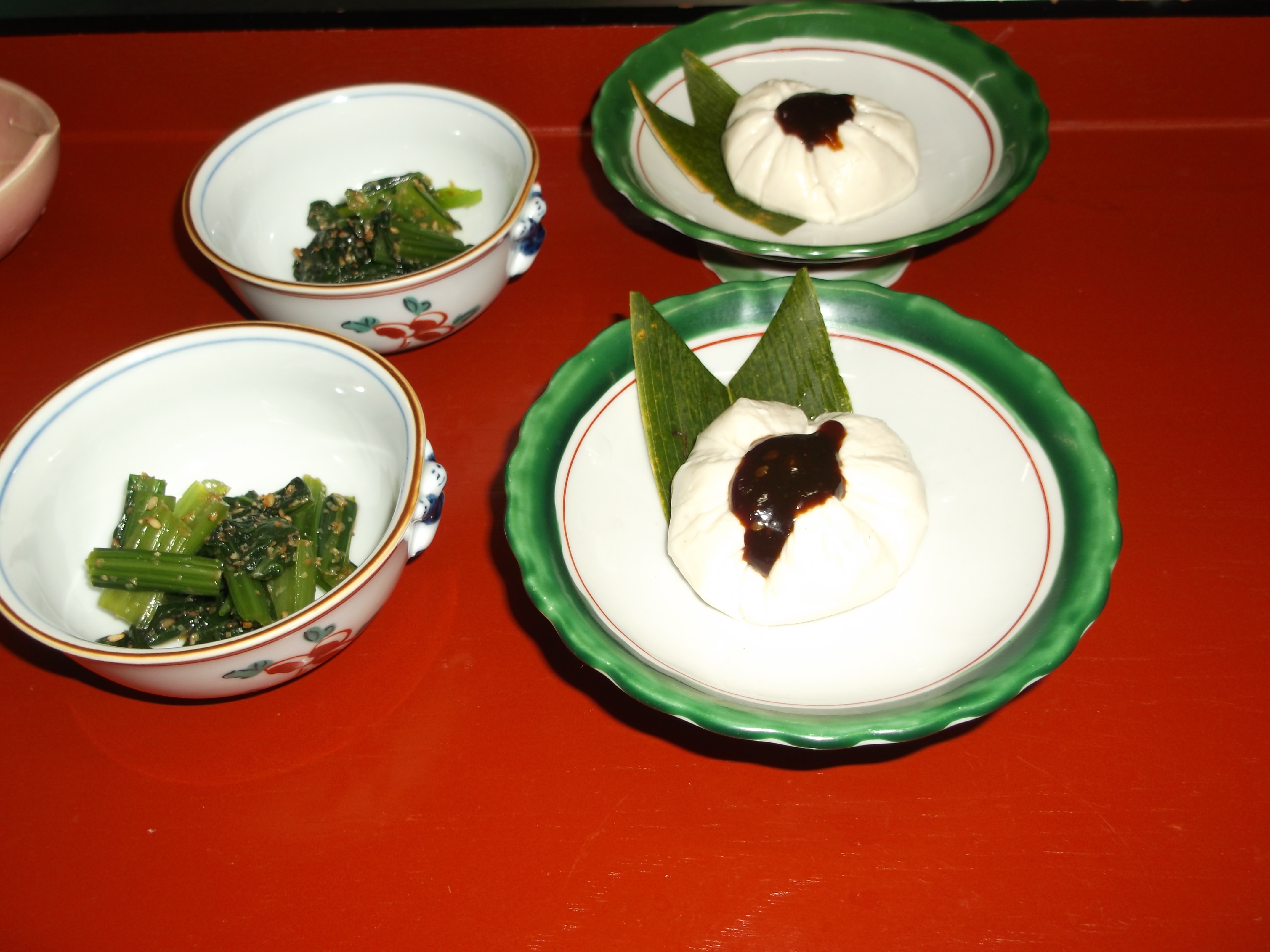 芝麻豆腐菠菜配芝麻酱