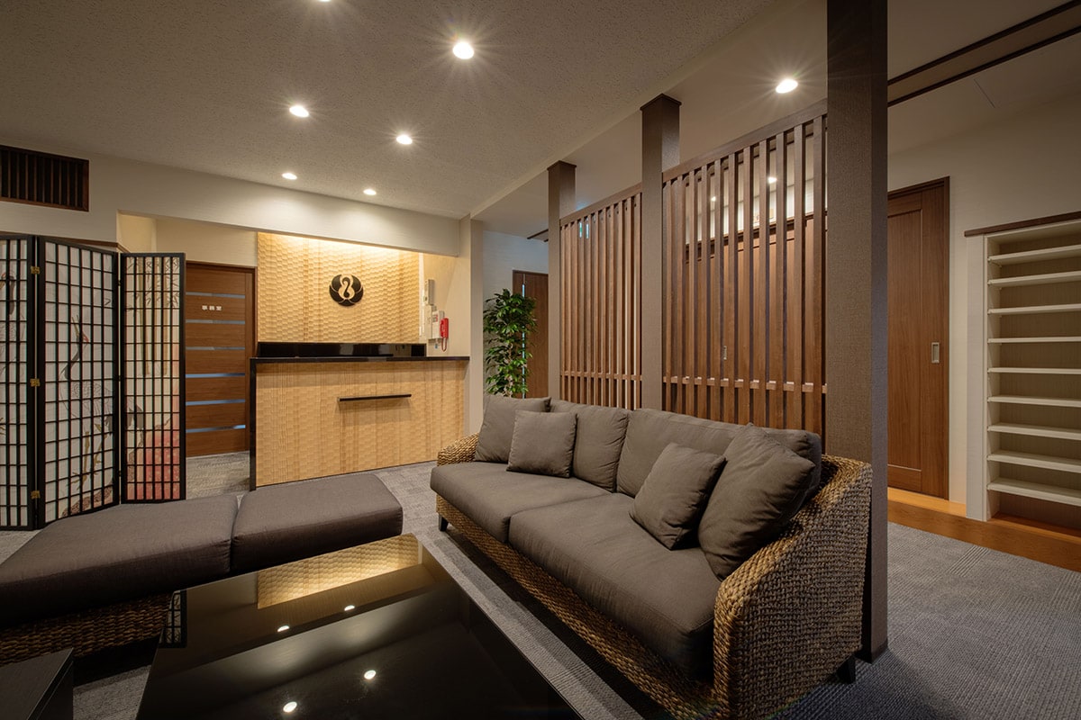 [Interior] {Front lobby}