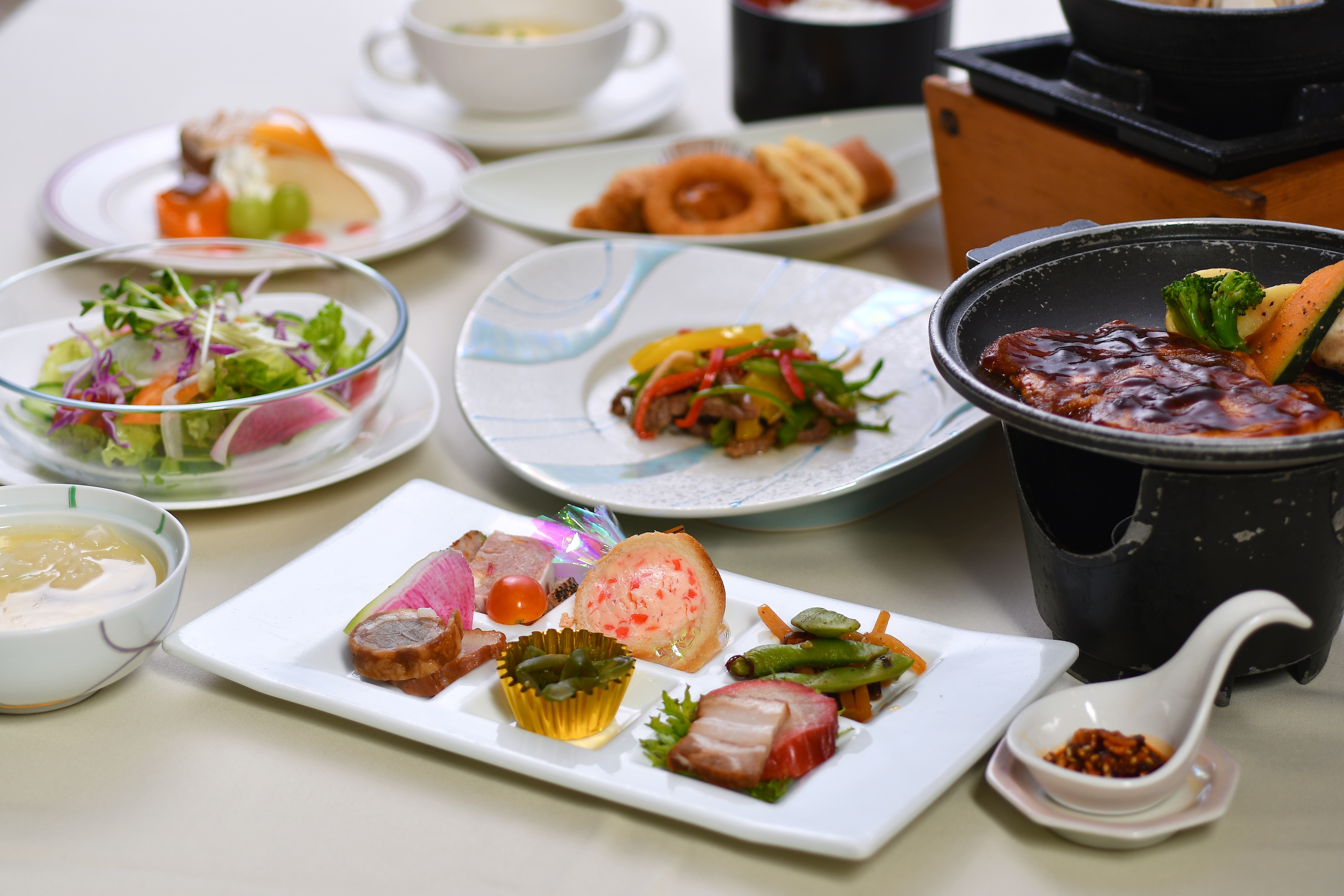 Dinner: Western-Chinese mix (If you don't like fish, you can change to Western-Chinese mix for one person)