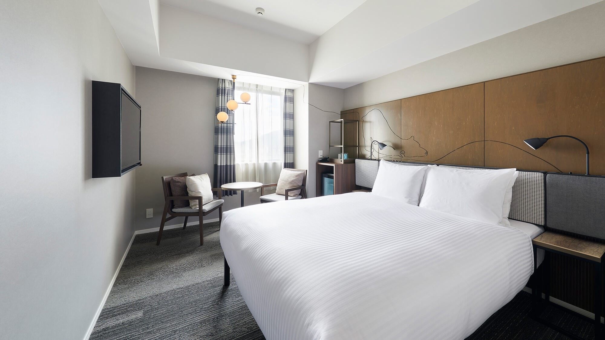 [Deluxe Double] 19.20-19.50㎡ / Spacious 160cm wide bed promises a comfortable sleep