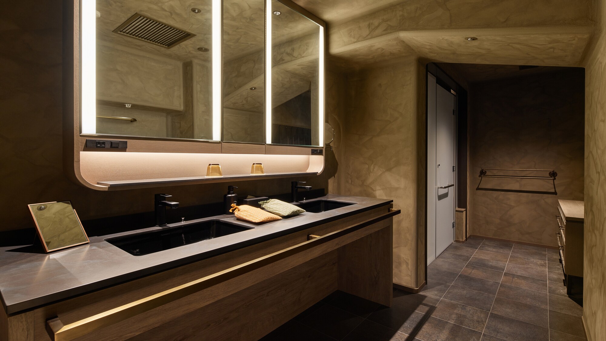 [Suite] Shirakawa Suite (example)