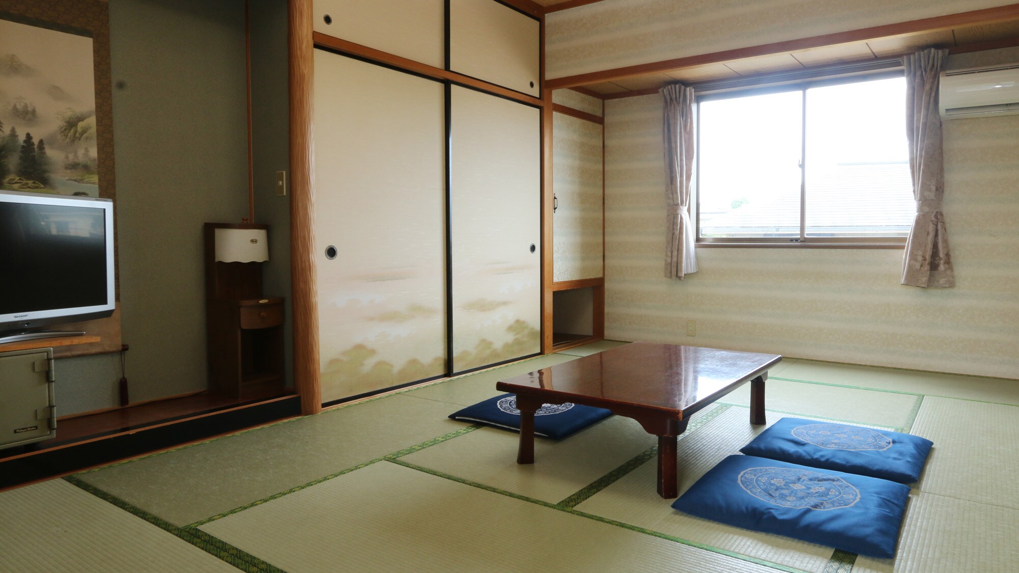Contoh kamar tamu (Misaki)
