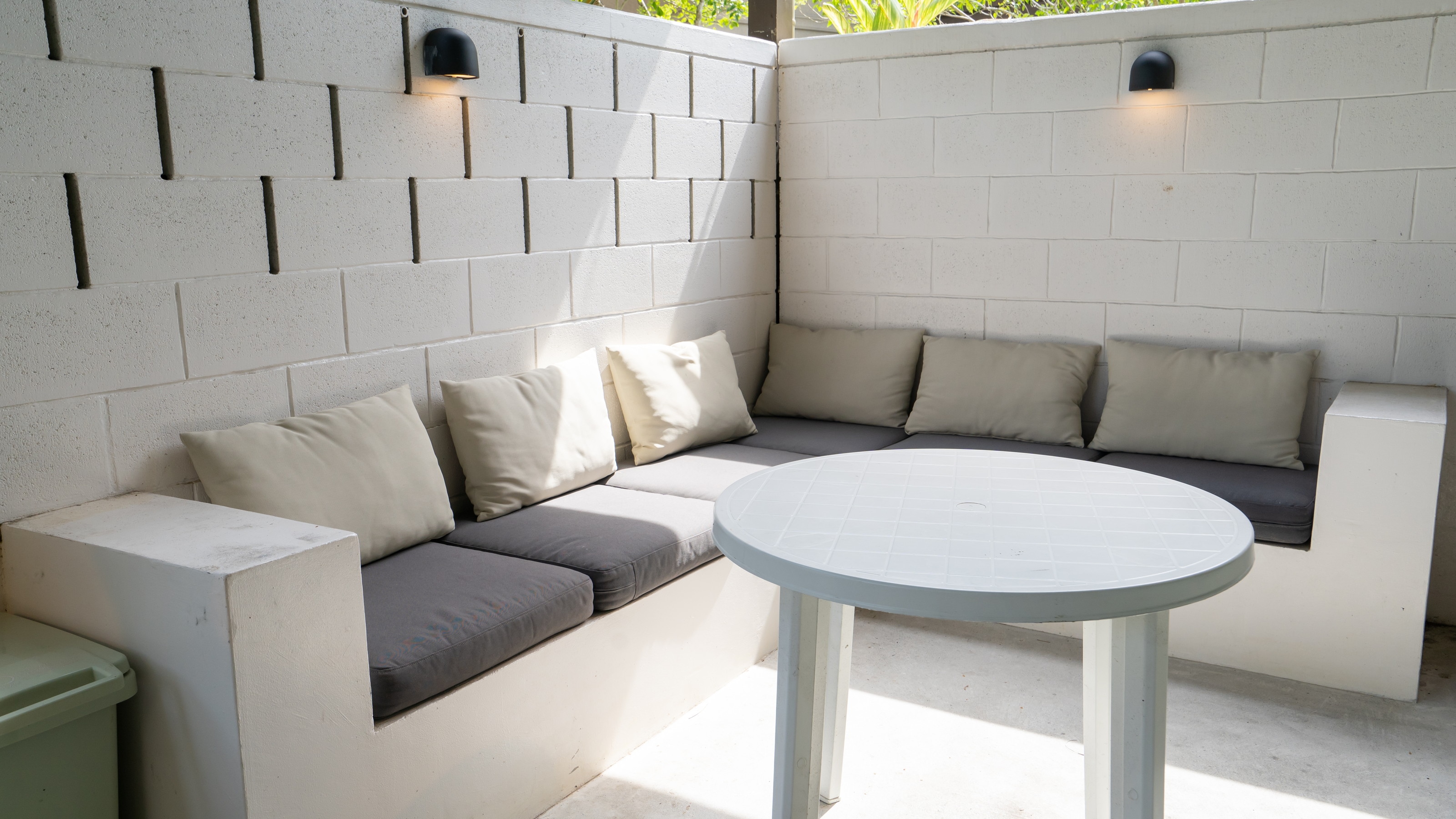 [Entire building available (separate type)] Spacious living room, 4 bedrooms, and BBQ terrace