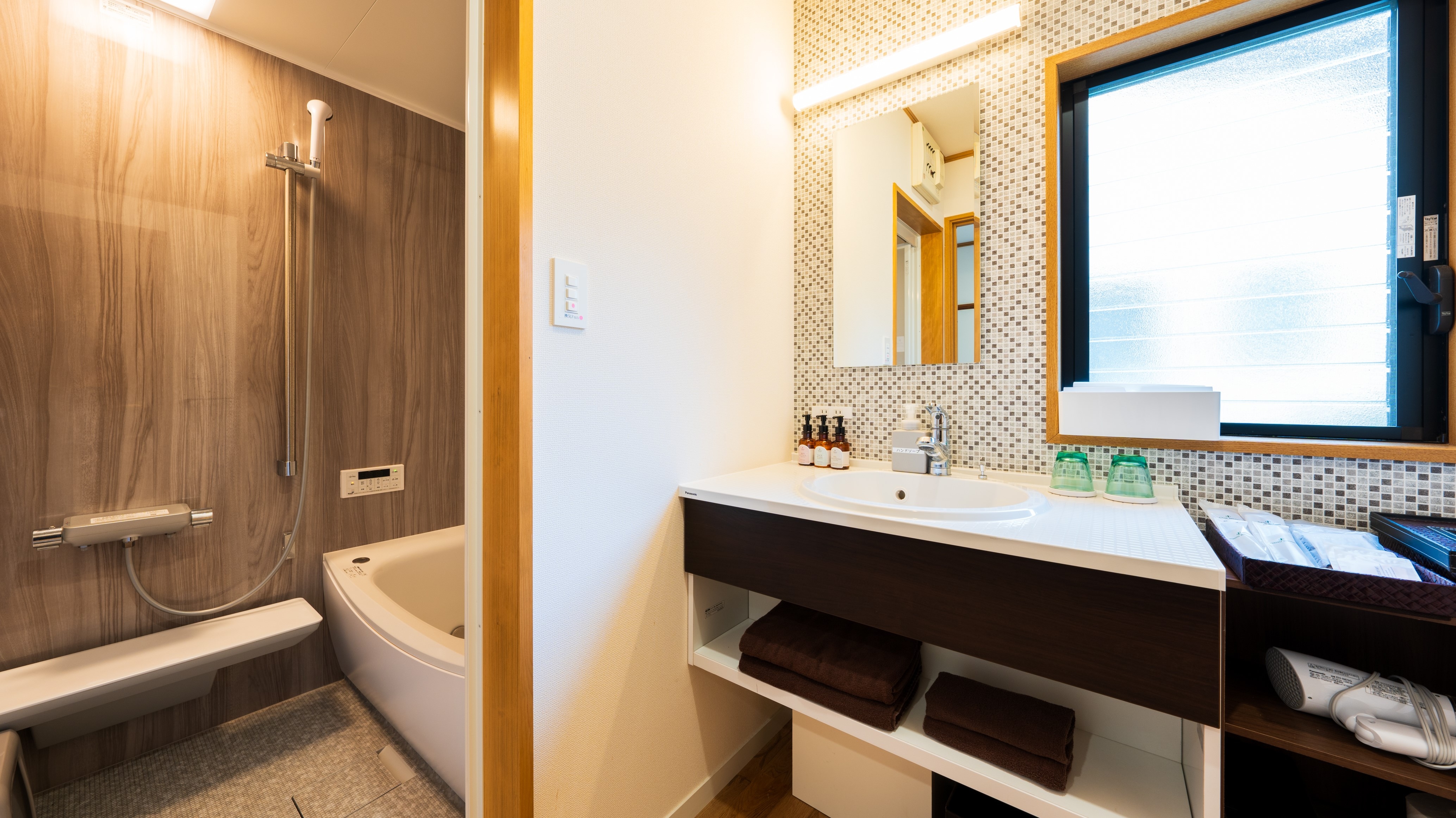 <Yo HINATA> Bathroom