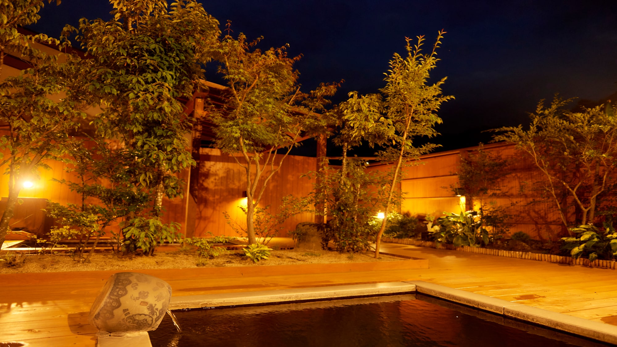 [Healing bath where you can enjoy 3 baths at once] You can enjoy the standing bath.