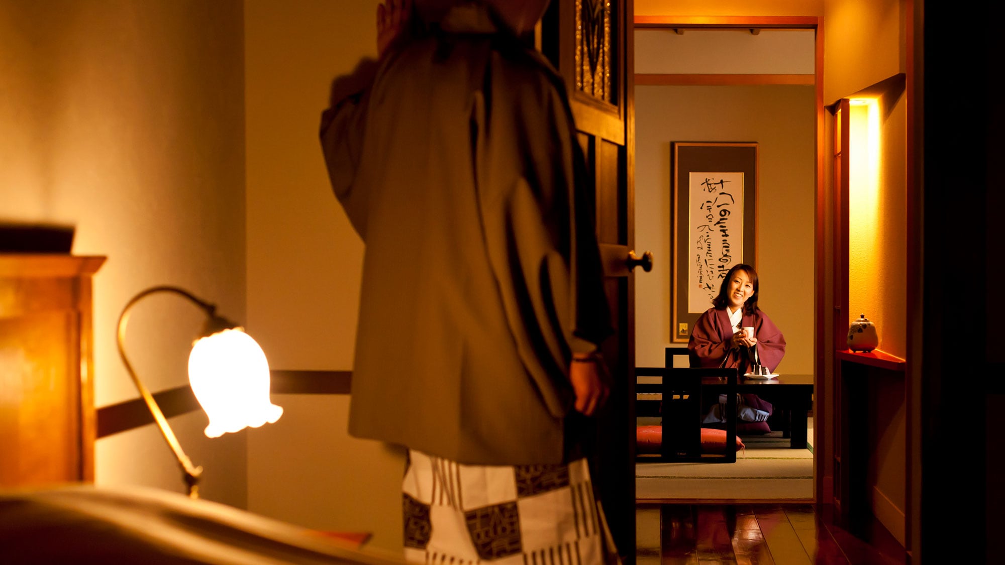 【WAMODERN 일본식 방】레트로인 램프나 스테인드 글라스가 그리움을 연출합니다.