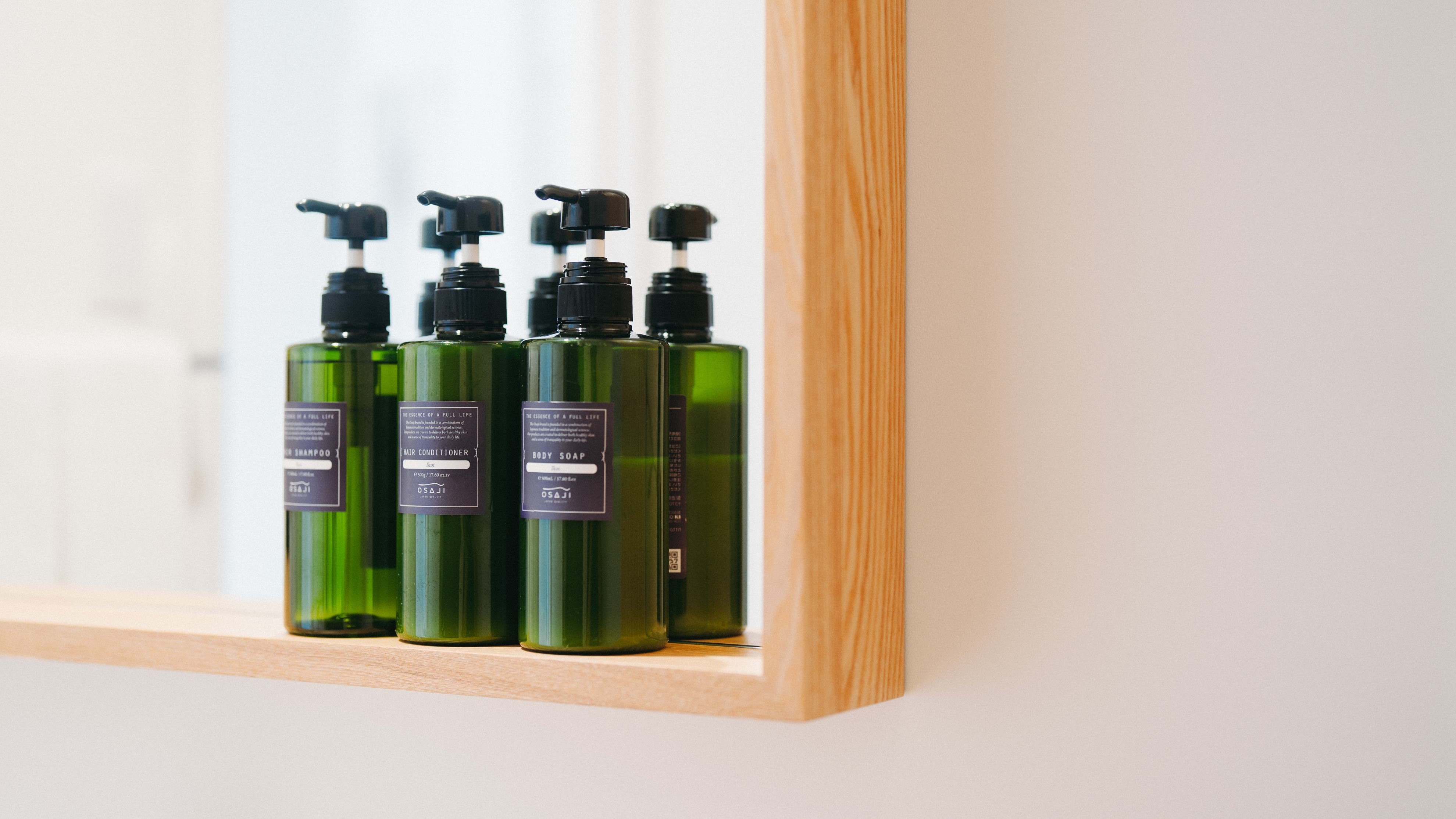We use the skin care brand "OSAJI" for bath amenities.
