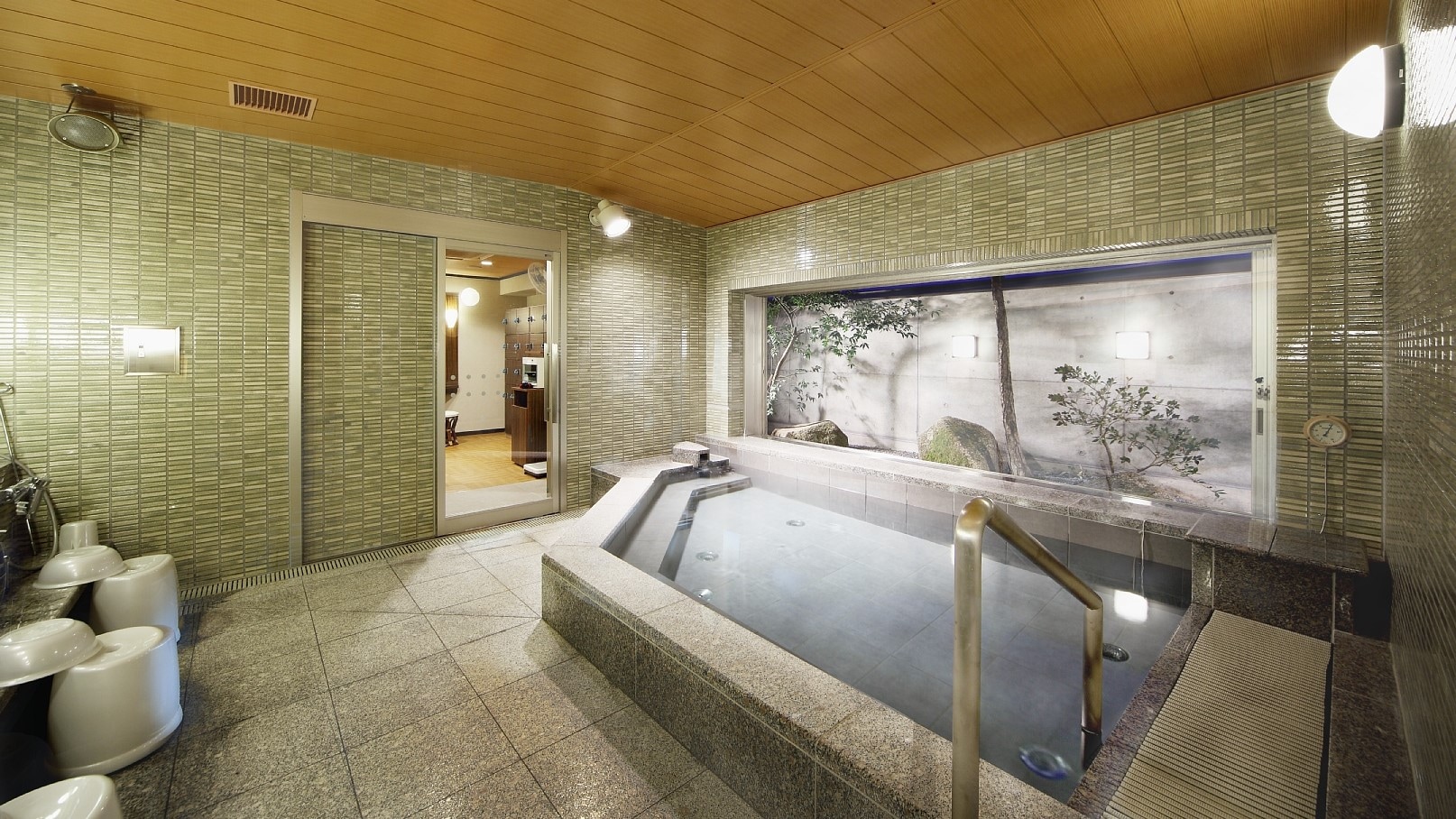 อ่างอาบน้ำสาธารณะขนาดใหญ่/น้ำอุ่น (สำหรับผู้ชาย)