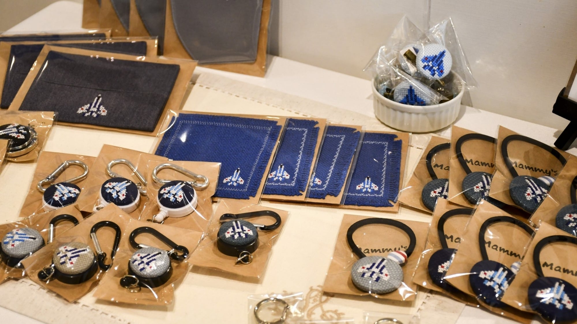 Blue Impulse 也有可爱的商品。快来参观奥松岛纪念馆吧！