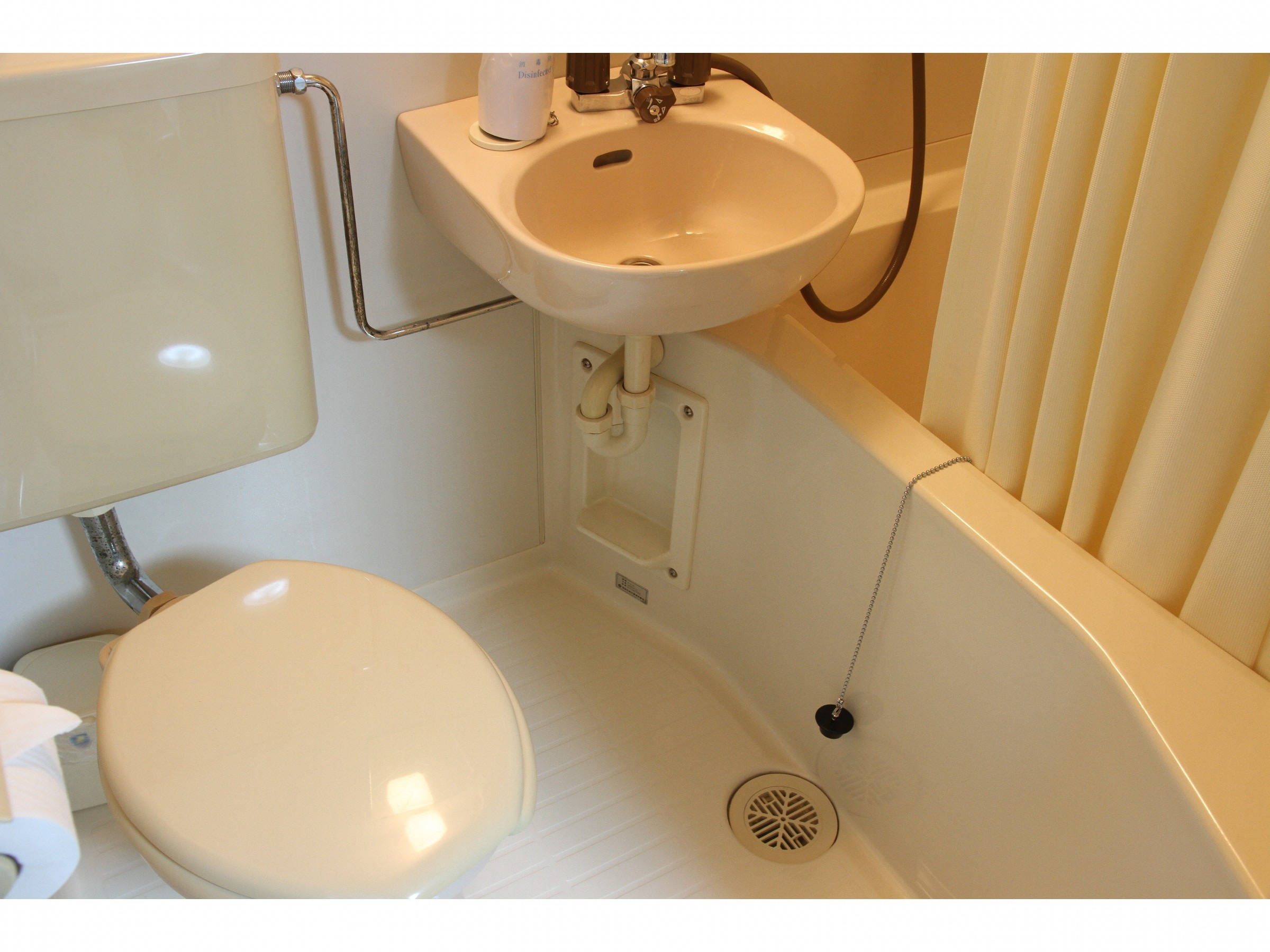 Western-style room with bathroom and toilet Western-style room with bathroom and toilet