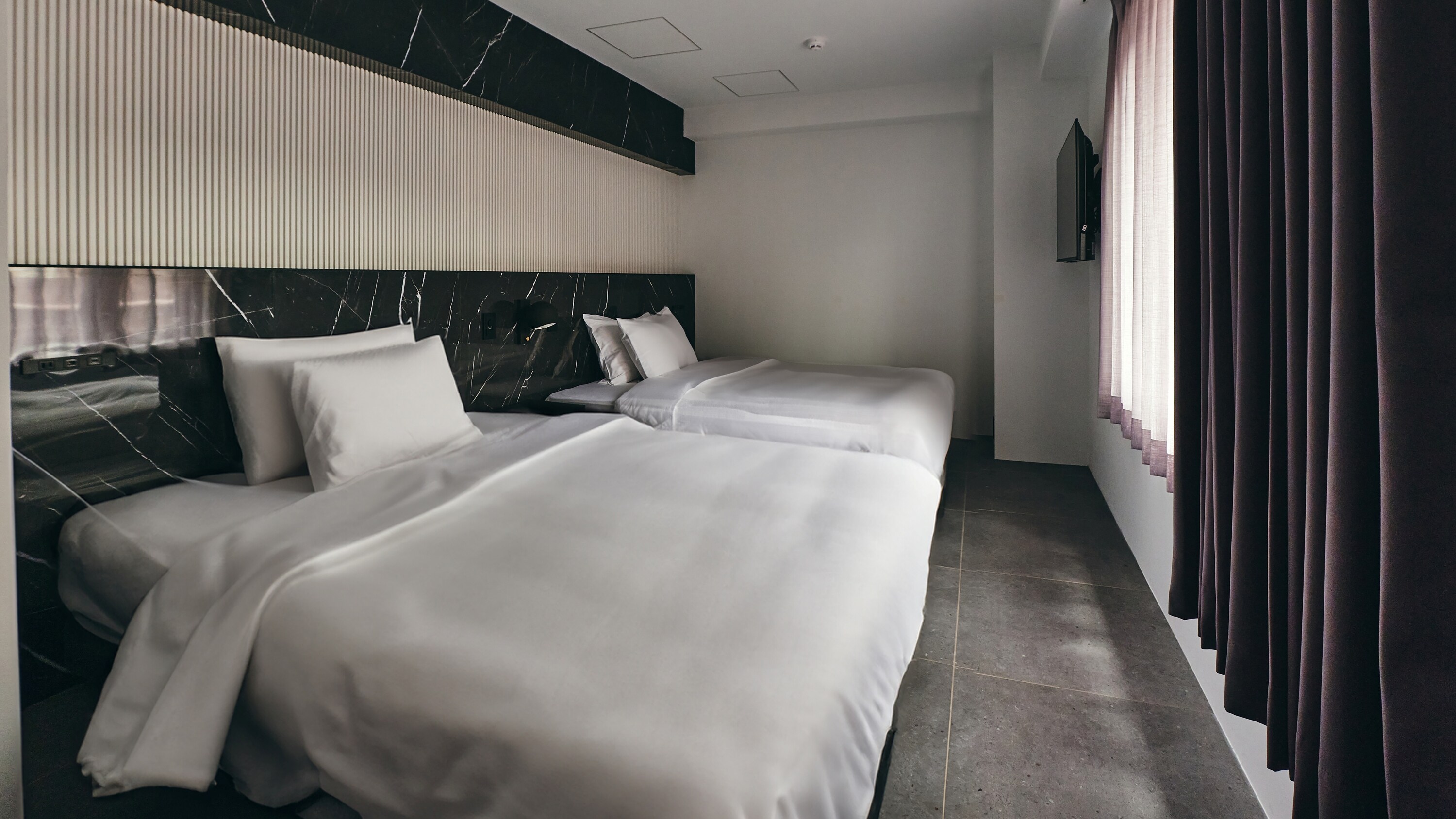 Premier Suite 301 / Master Bedroom