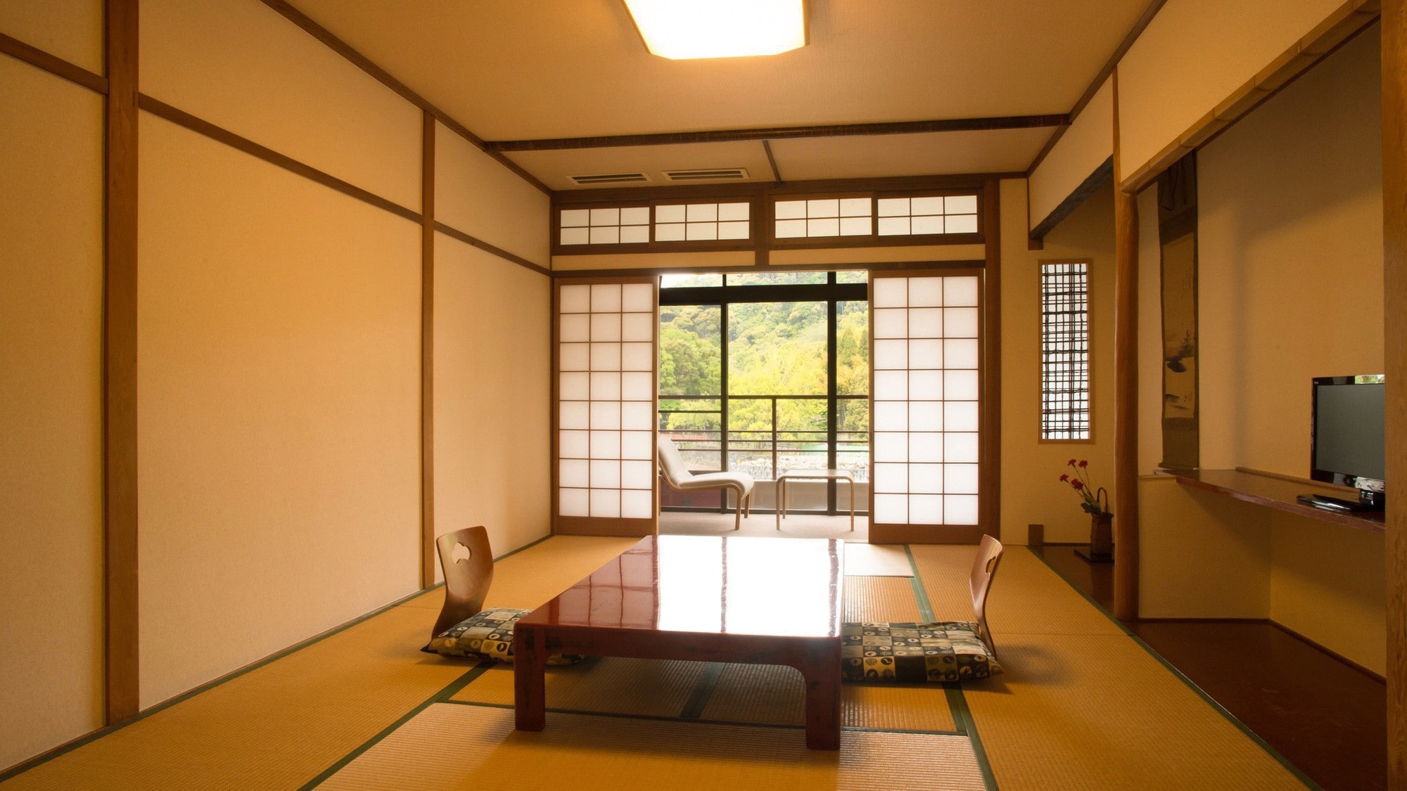 All rooms are Japanese-style rooms with 10 tatami mats and overlook the Uji River (non-smoking)