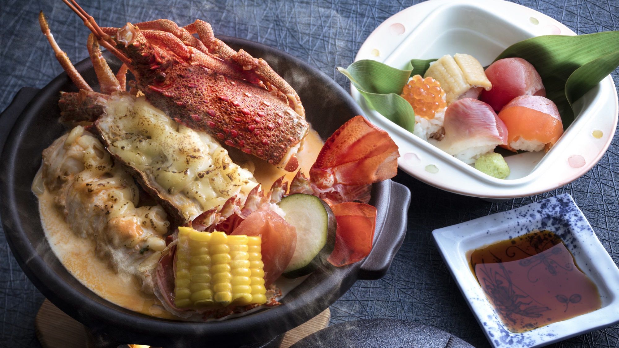 【2025年夏金月】一整只龙虾将作为一道名为“Thermidor”的法国菜供应。这顿饭将以手鞠寿司的形式供应。