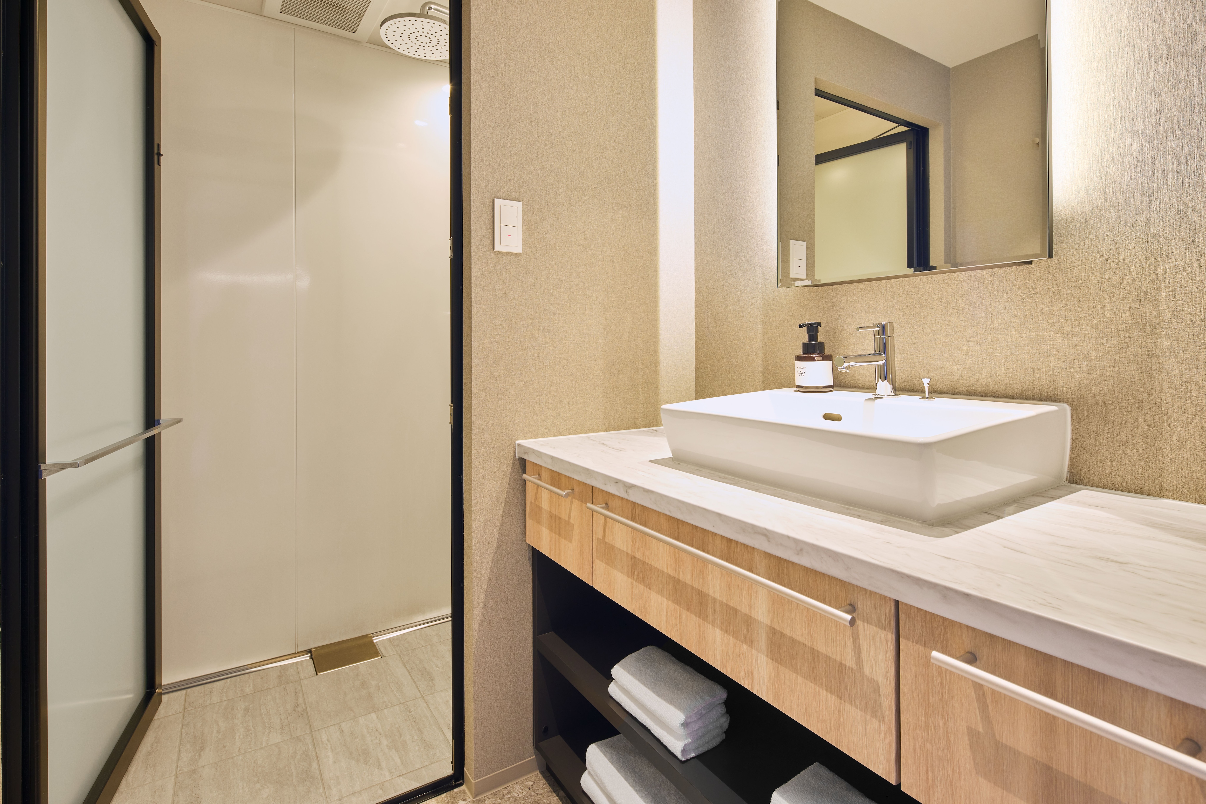 Twin shower room / Queen twin shower room / King shower room