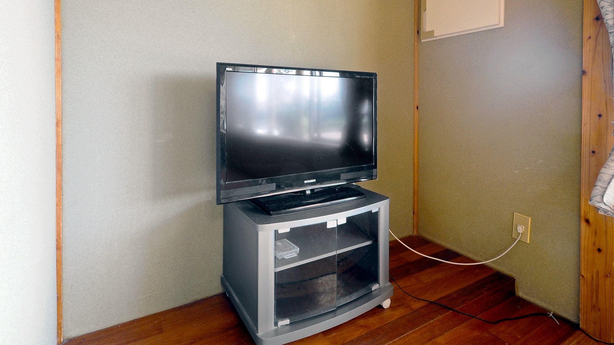 [Pension Japanese-style room 12 tatami mats (shared shower and toilet)] TV