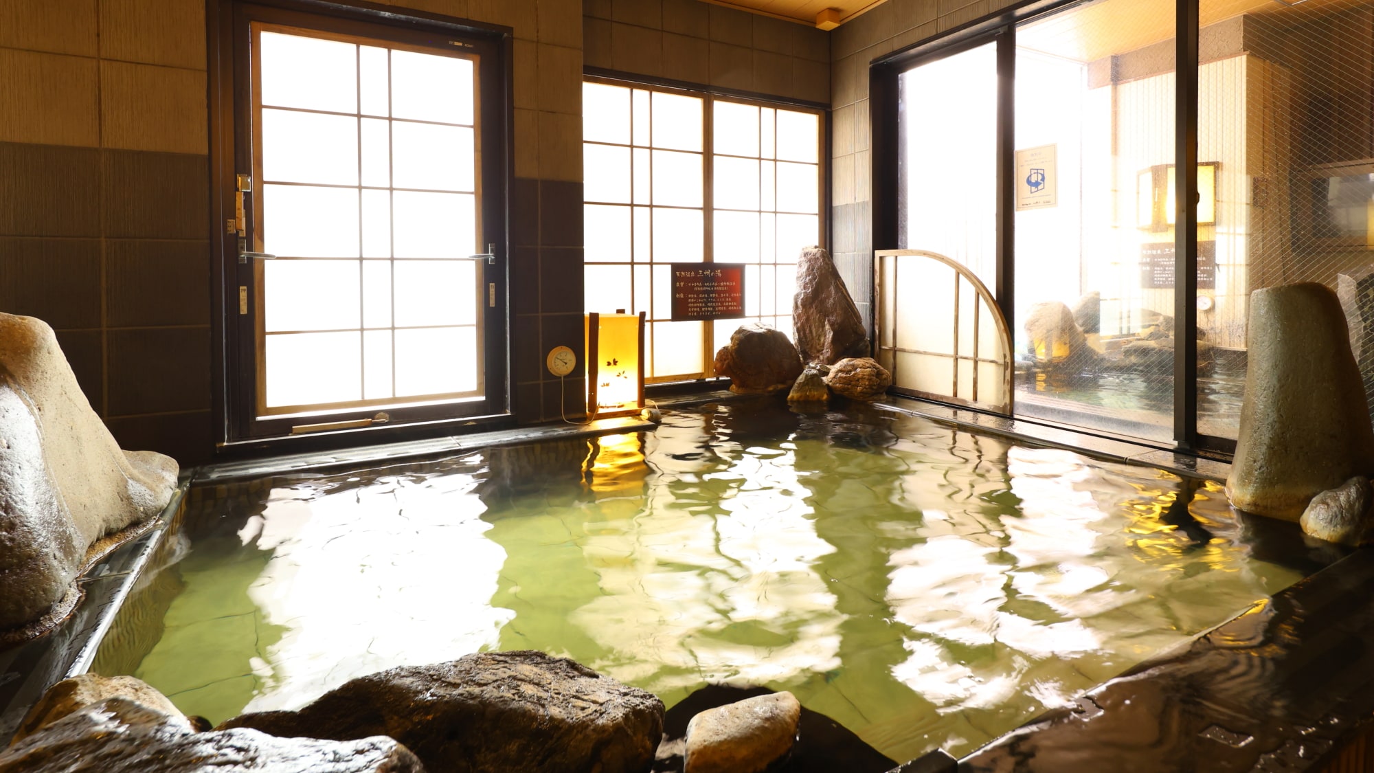 ■女大浴場（室內浴池）水溫：40~41℃