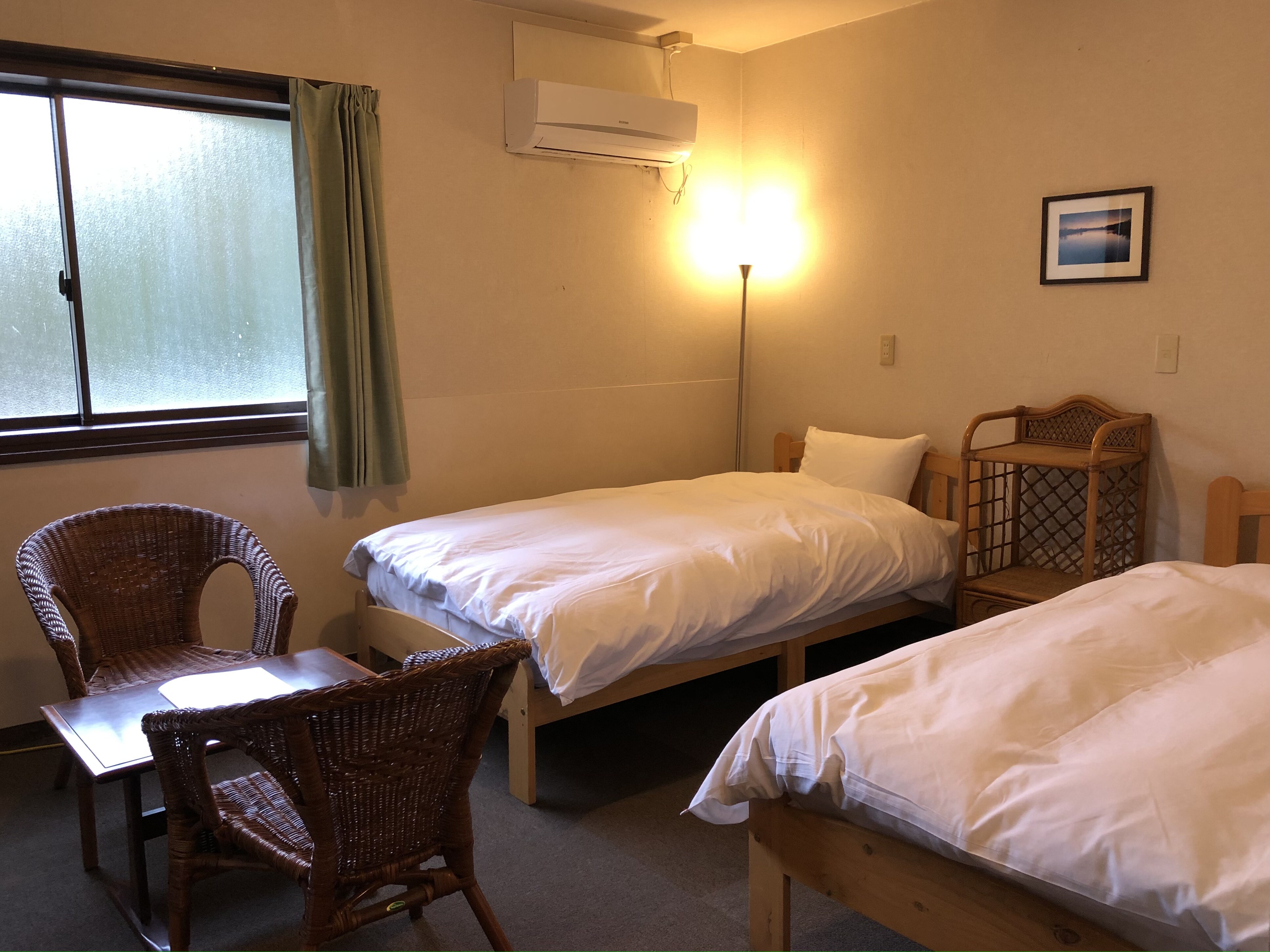 Western-style twin room