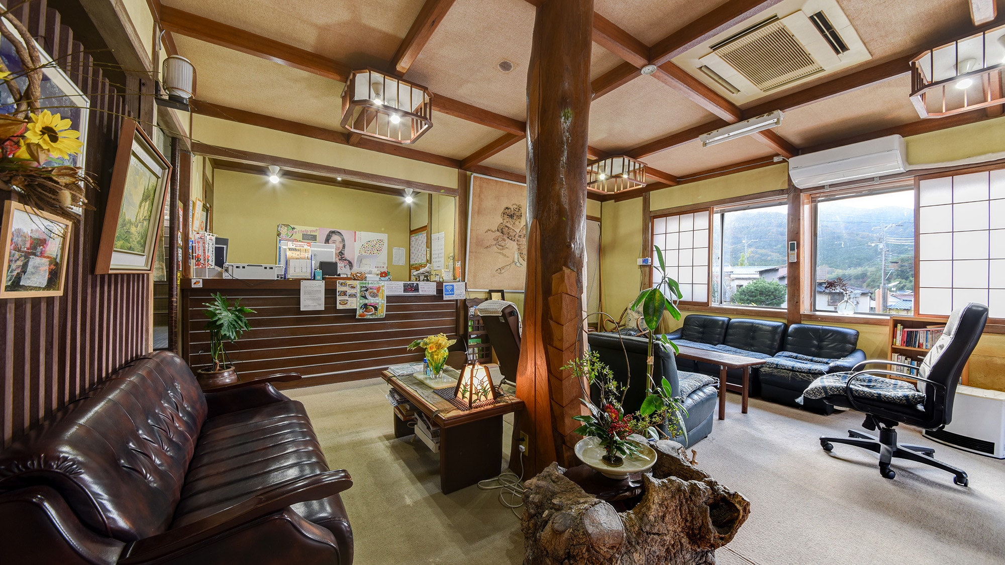 *【Reception】Please feel free to ask our staff.