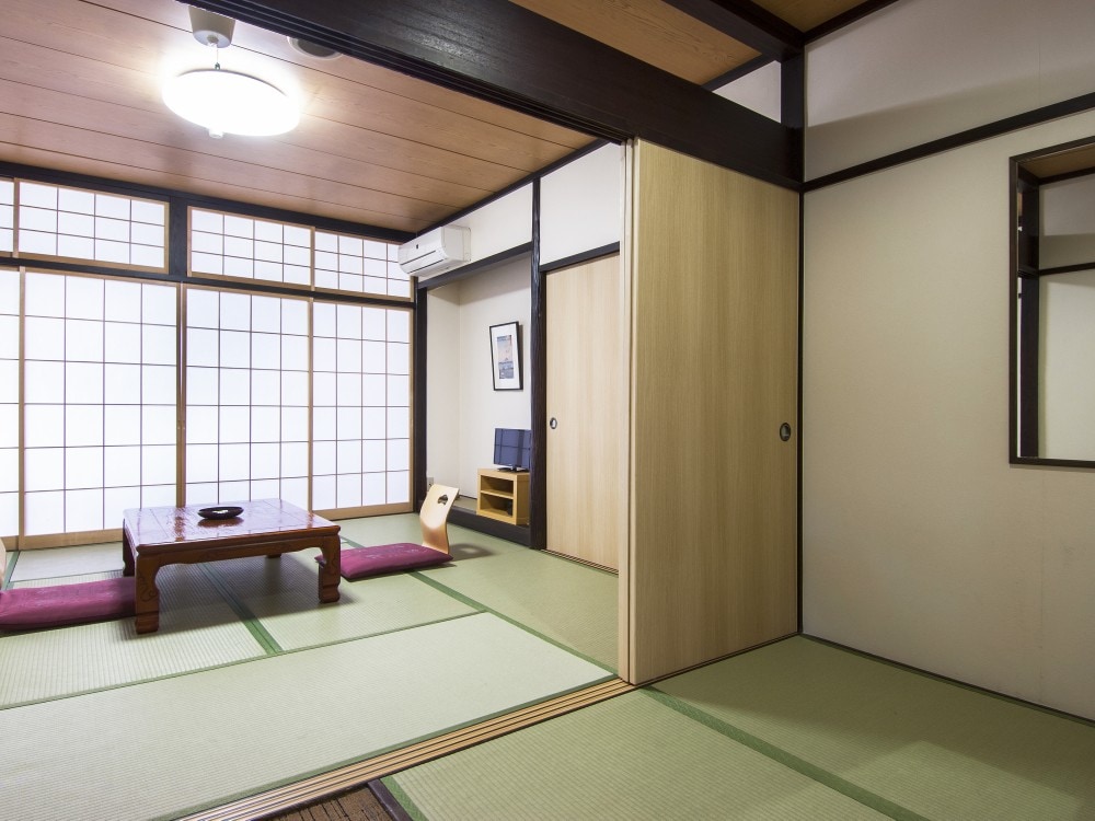 Japanese-style room (8 tatami mats) + veranda (3 tatami mats) (renovated/non-smoking room)