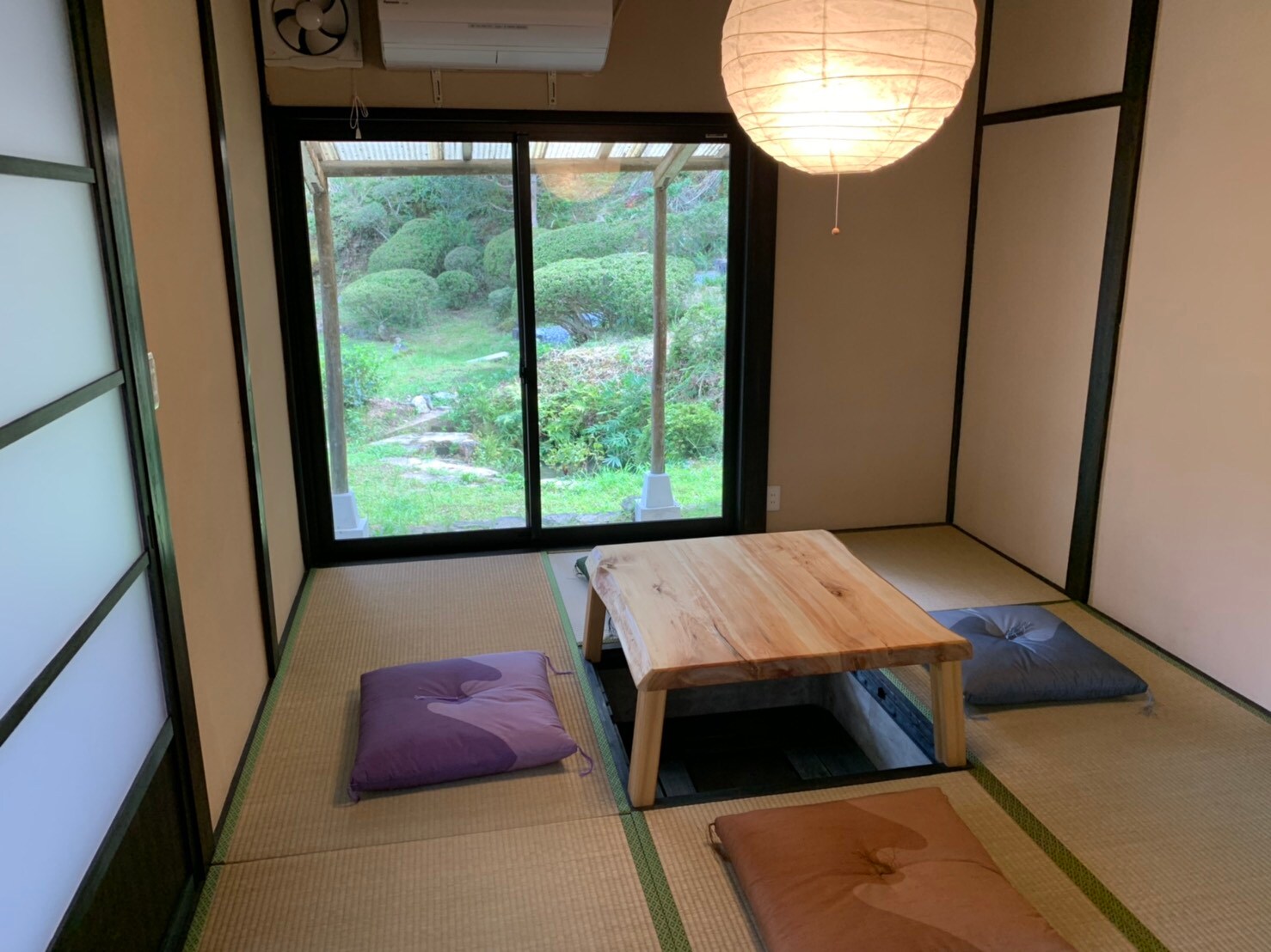 Kamar bergaya Jepang, kotatsu cekung