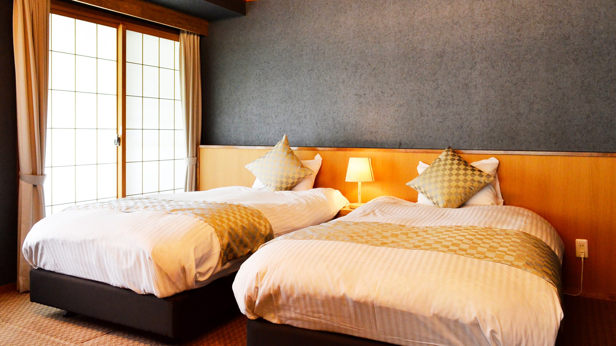 Special room with cypress panoramic bath