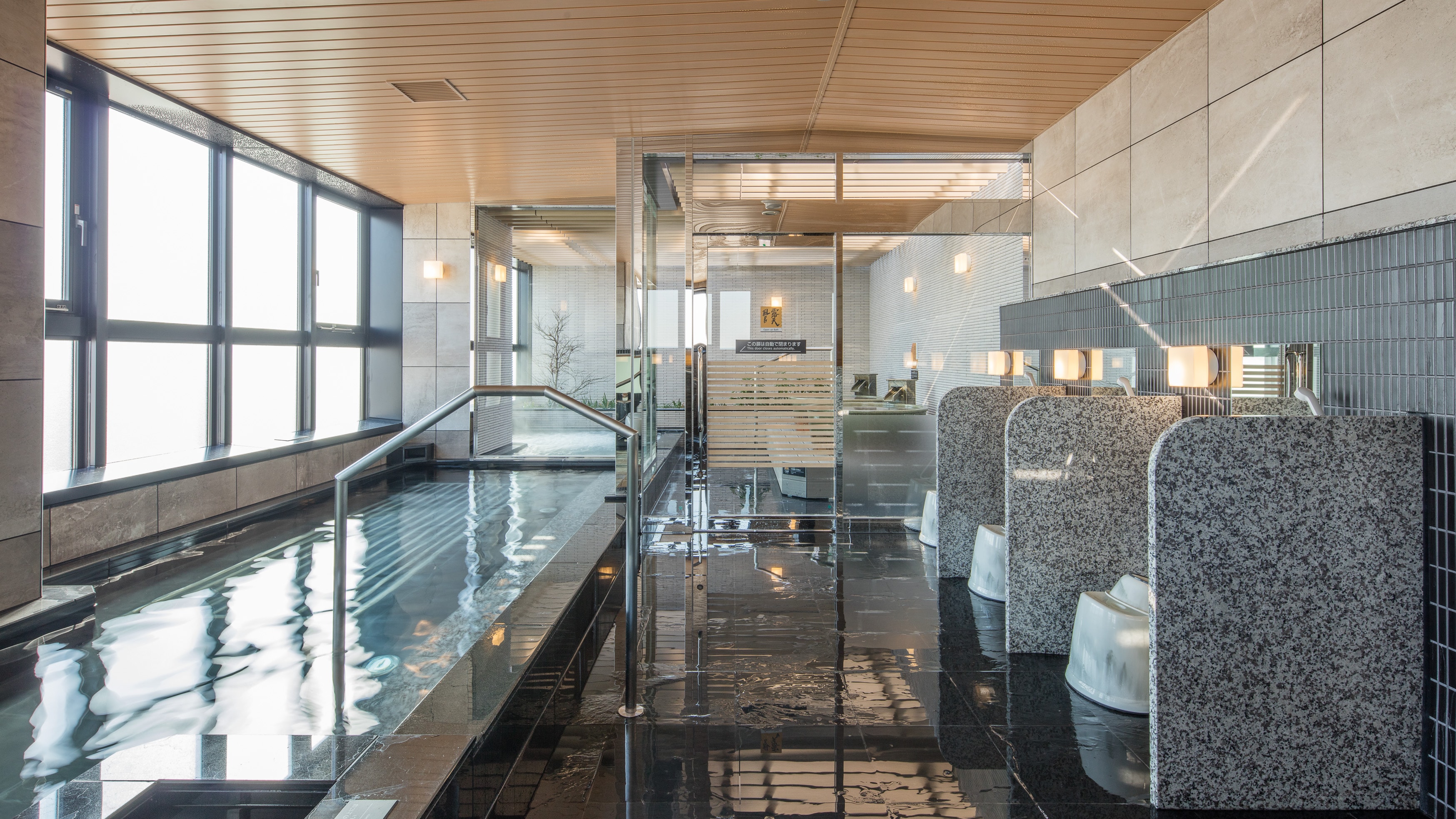 ■ Indoor bath