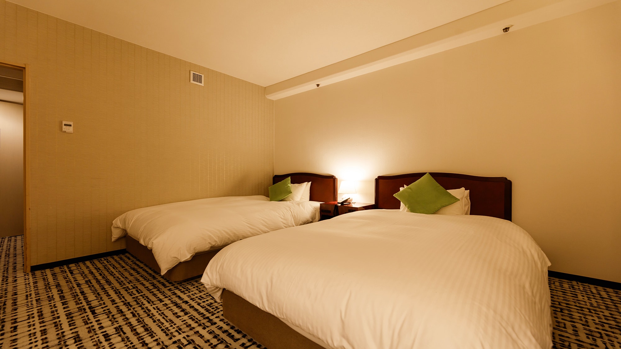 Twin room image