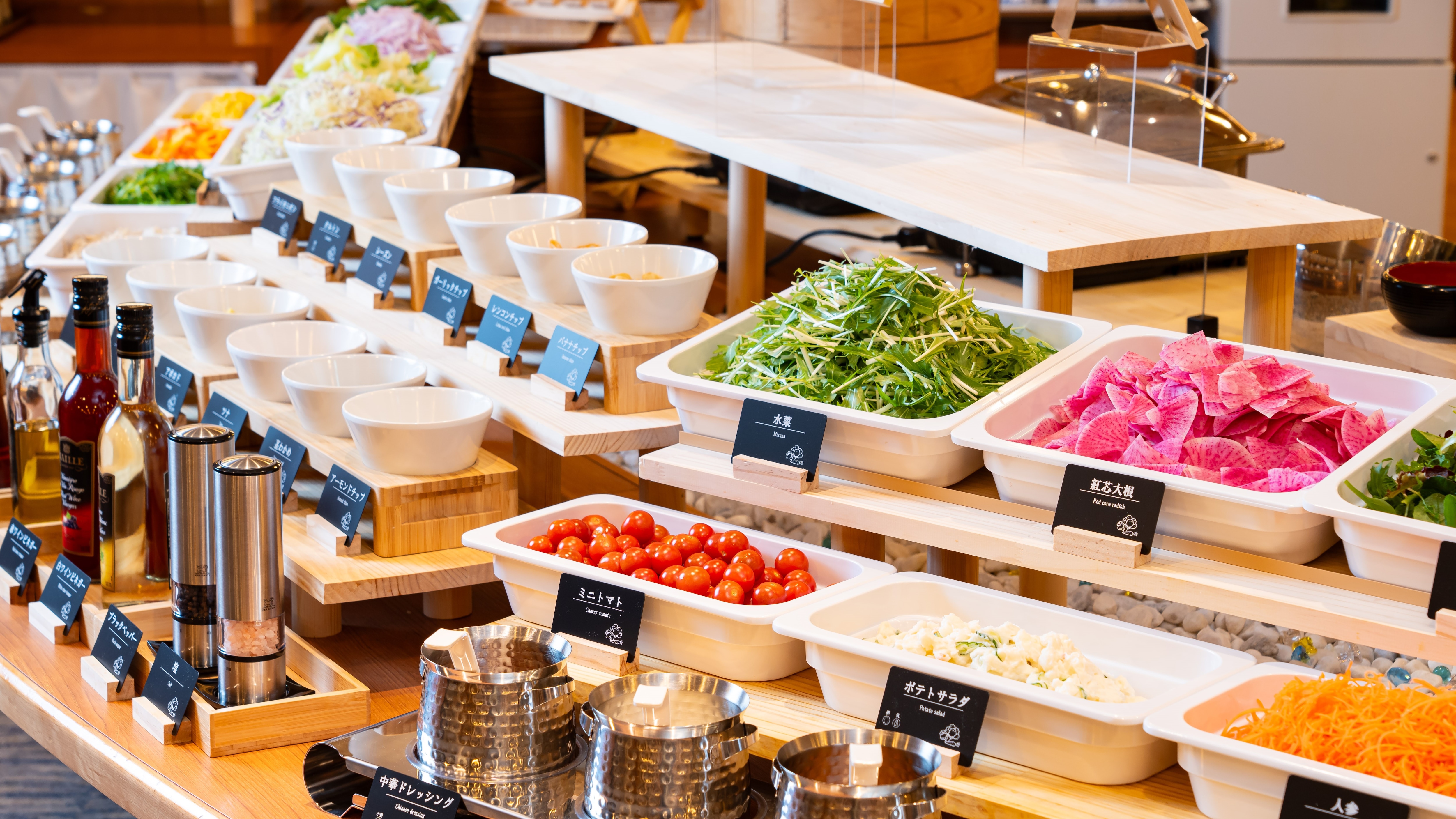 Hình ảnh buffet sáng ◇Quầy salad đa dạng, đầy màu sắc◇