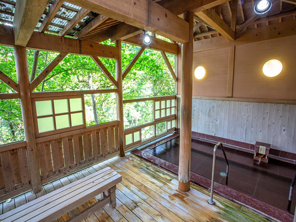 ห้องอาบน้ำกลางแจ้ง (อ่างหิน)