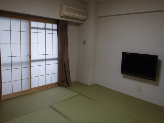 Main building Japanese-style room (8 tatami mats)
