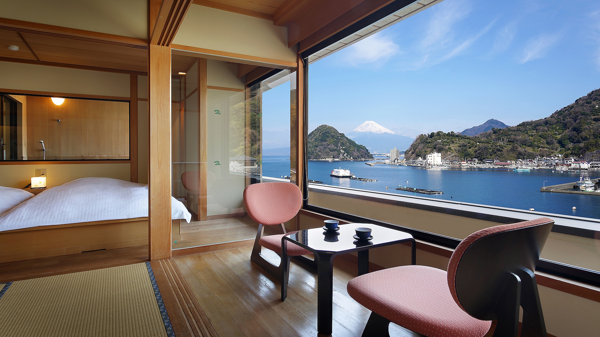Japanese-Western room with half open-air bath, 12 tatami mats "Flower/Sea"
