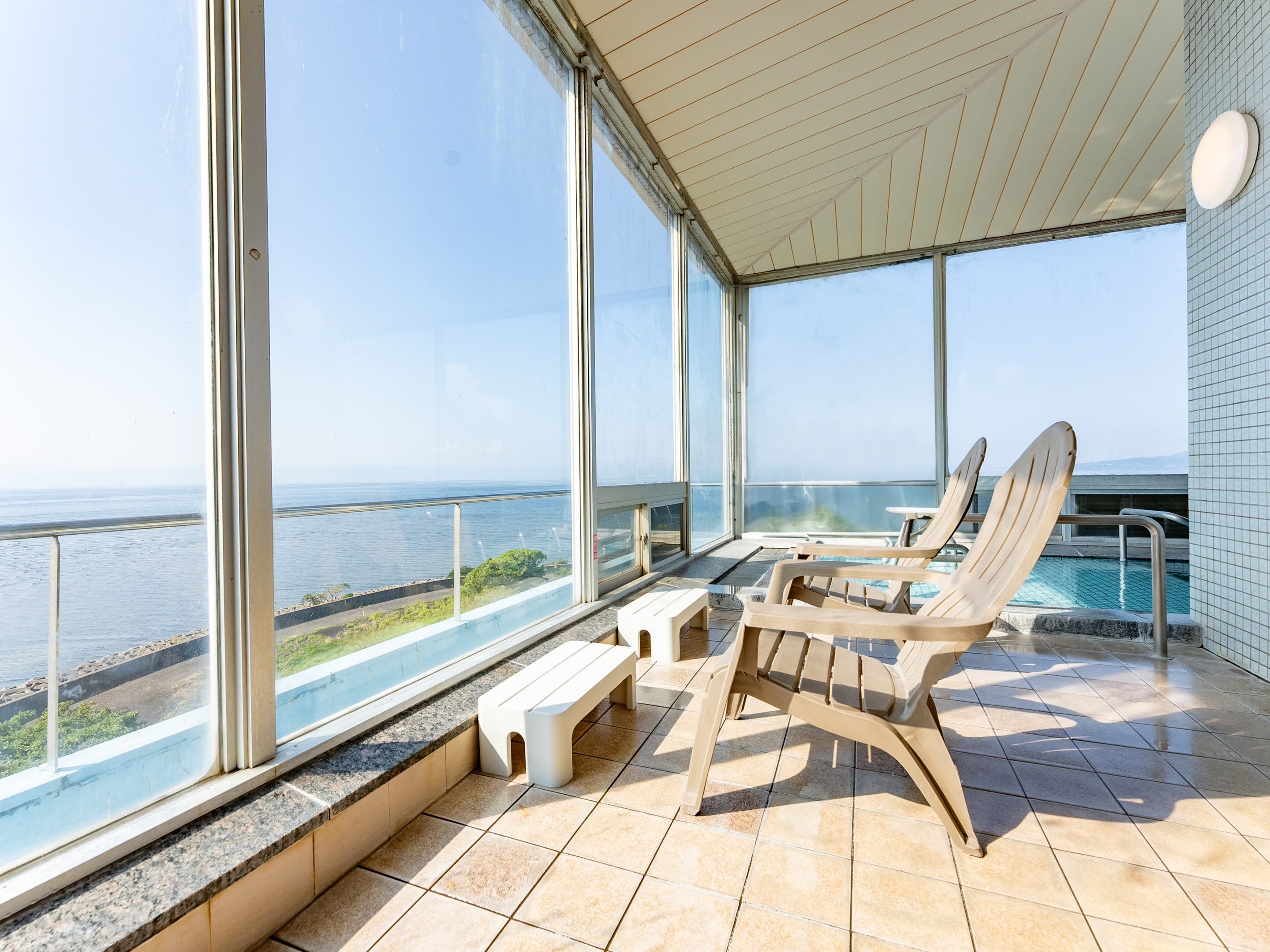 【露天观景浴】以“高pH值”闻名全国！所有浴池均为100%自流温泉。