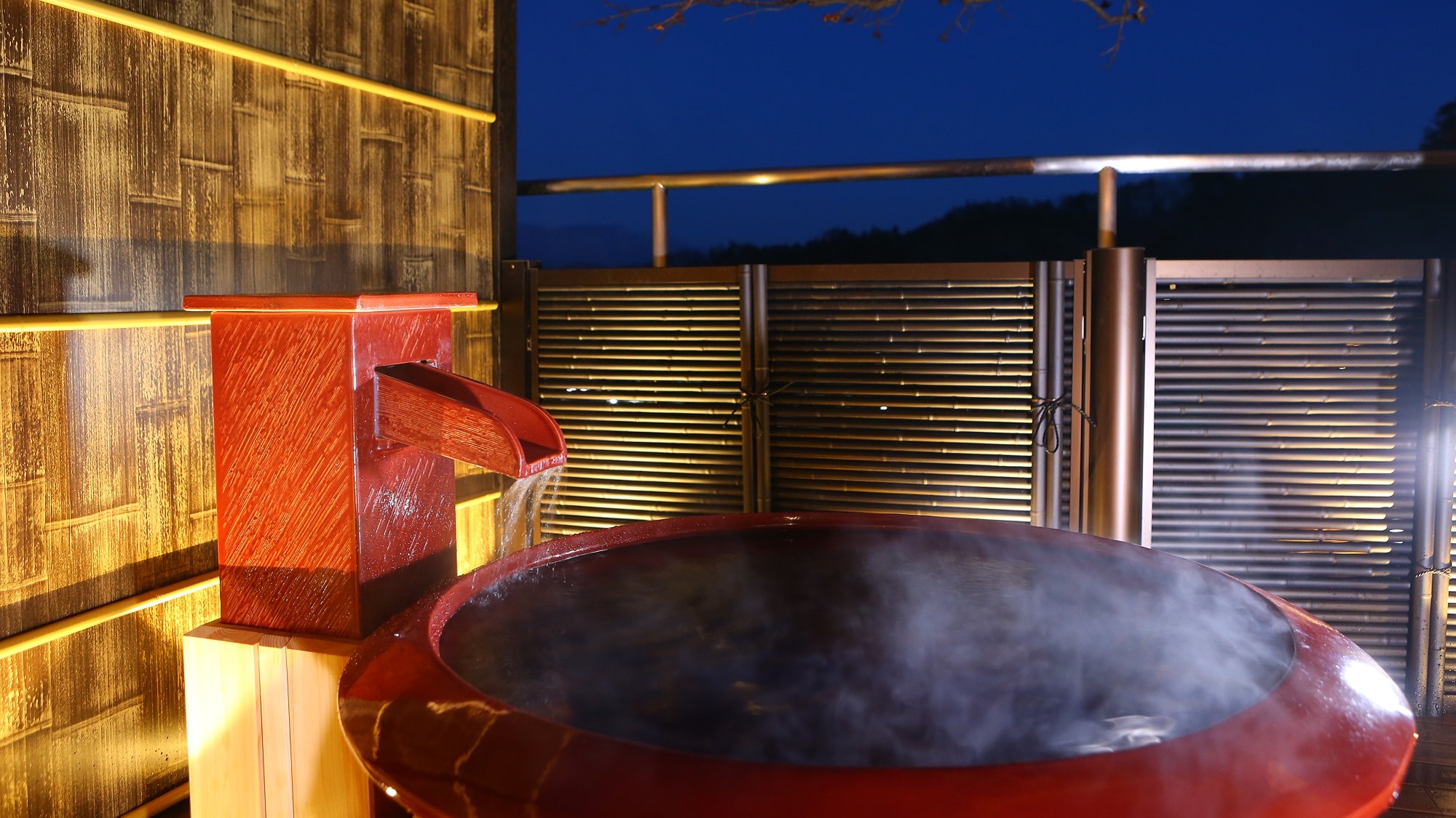 Large communal bath Rokumon, Sanadayu, night