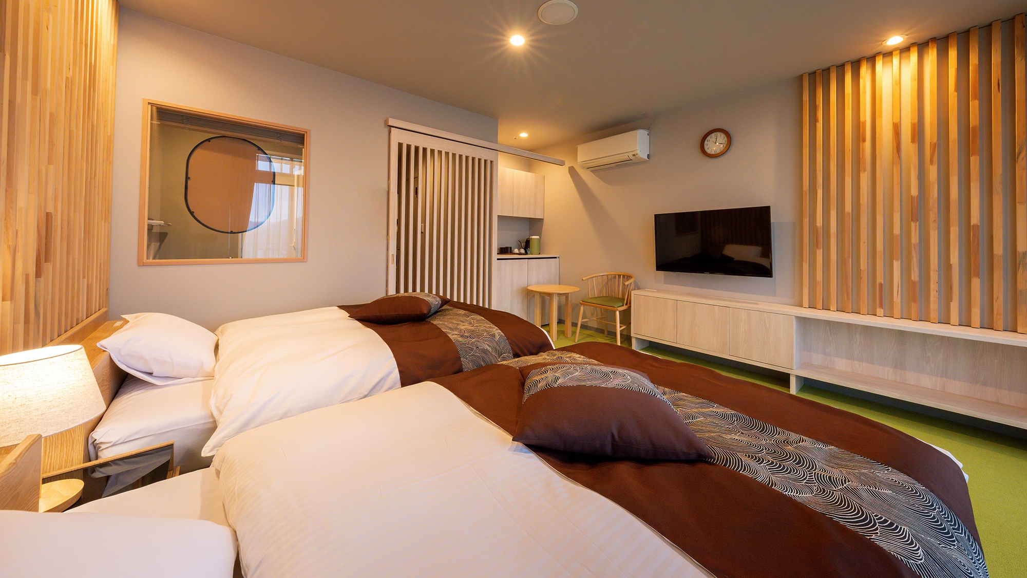 [Western-style twin room] A comfortable space created with natural colors.