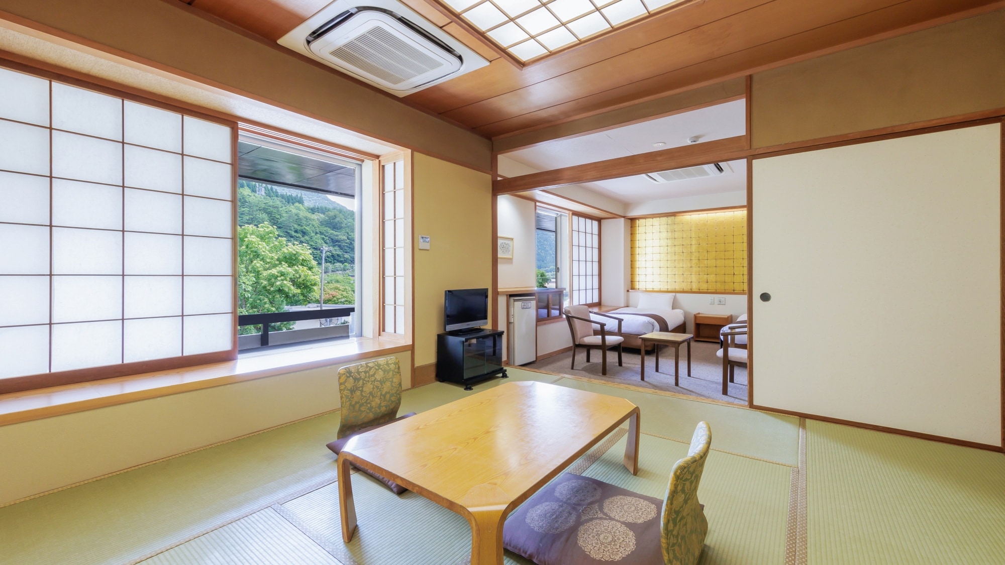 Japanese-Western room 8 tatami mats + TW (twin)