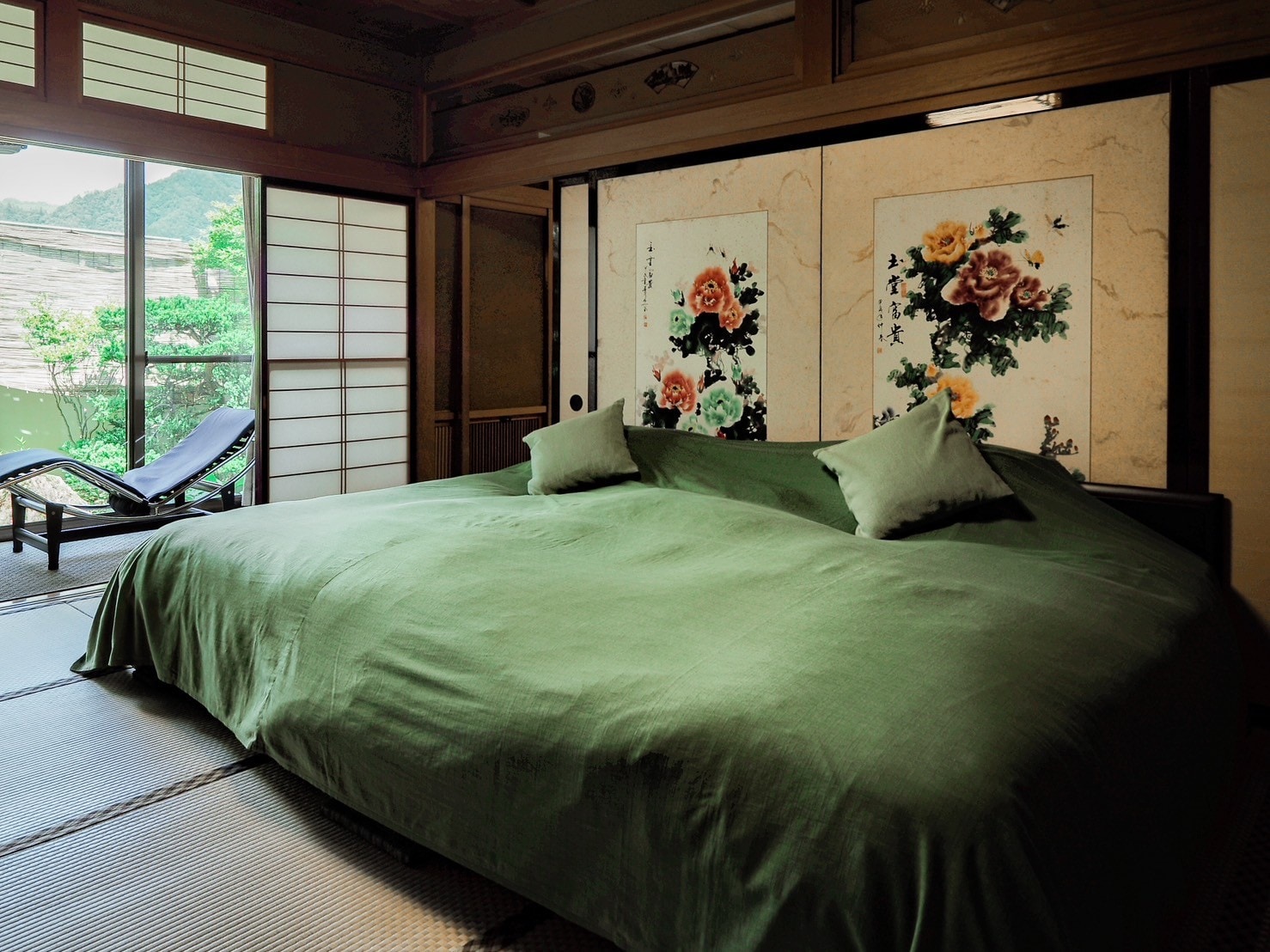 Juraku Bed