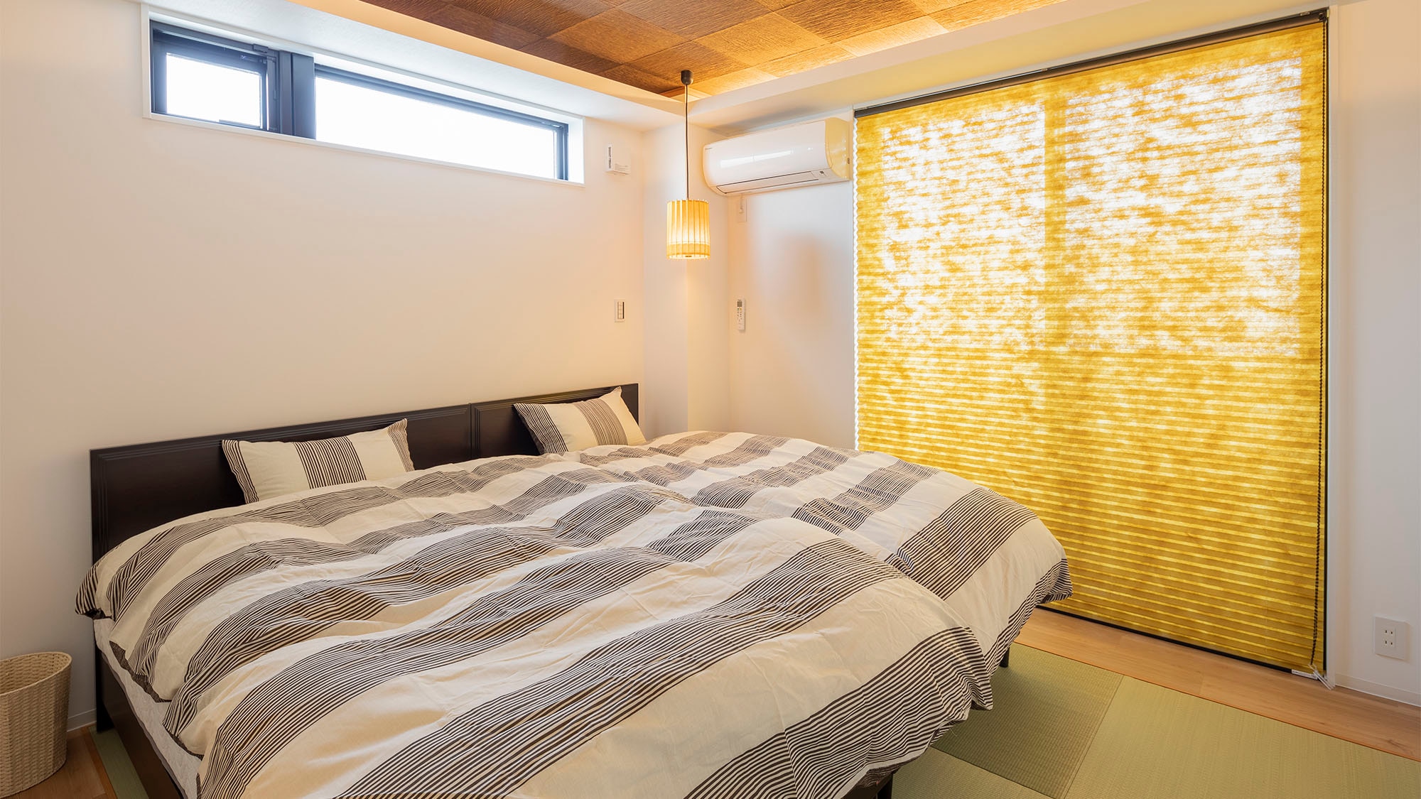・[Superior Twin] One single bed and one semi-double bed