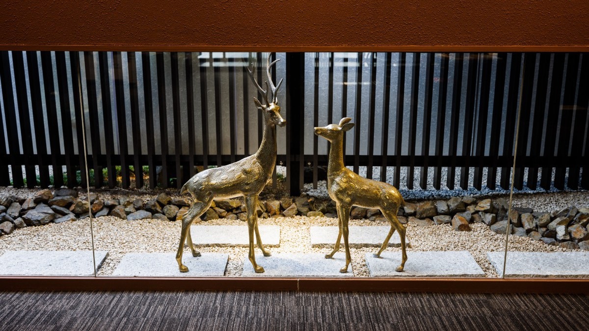Deer ornaments will welcome you.