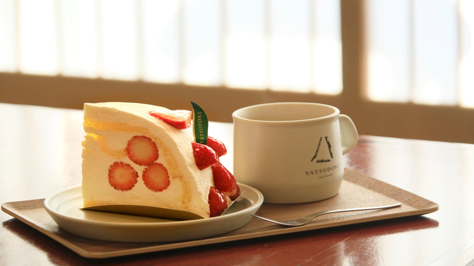 Cakes and drinks sold at the adjoining Yatsudoki Terrace can be taken home to your room.