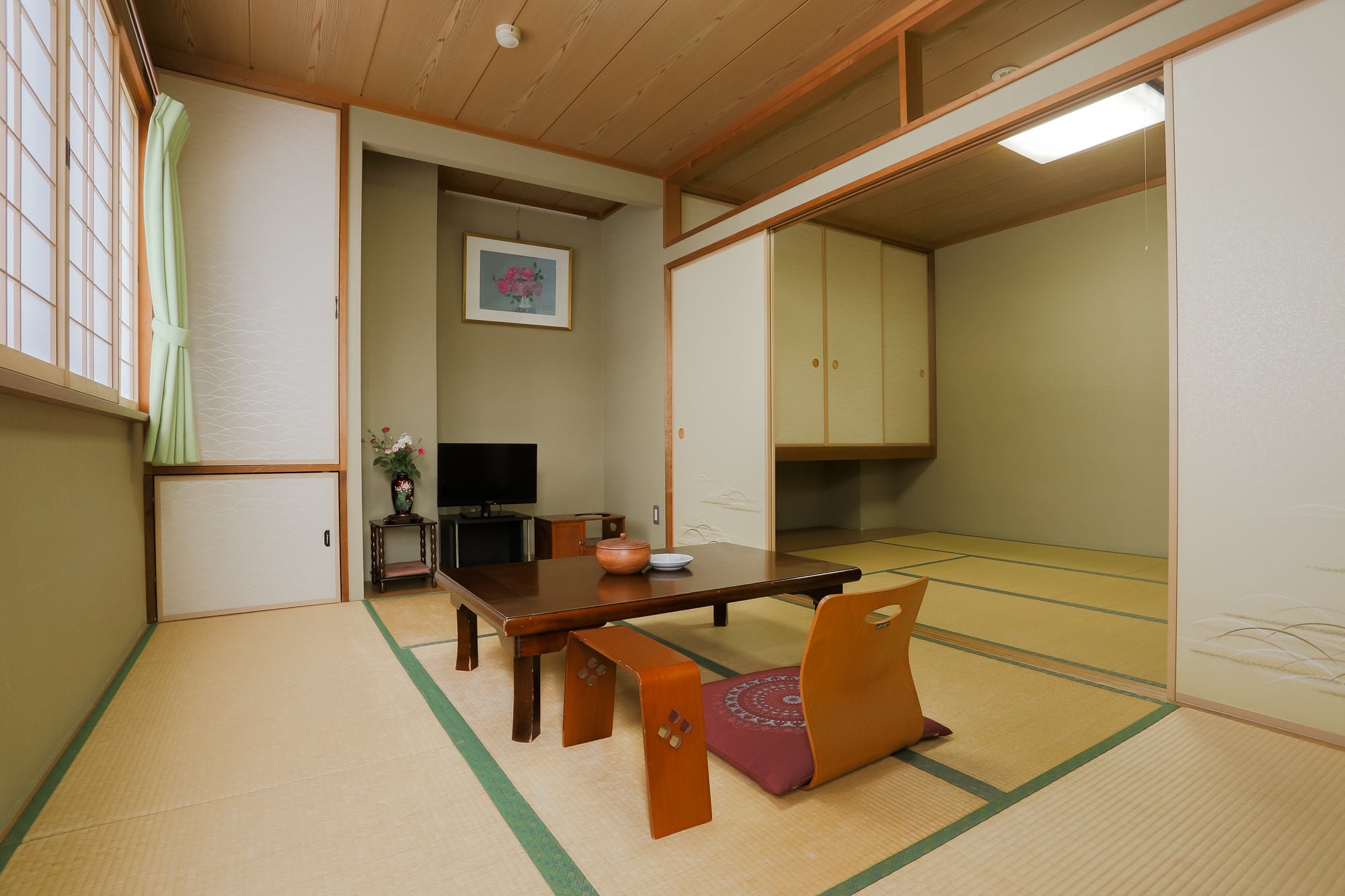 Phòng theo phong cách Nhật Bản (12 chiếu tatami) có bồn tắm và nhà vệ sinh