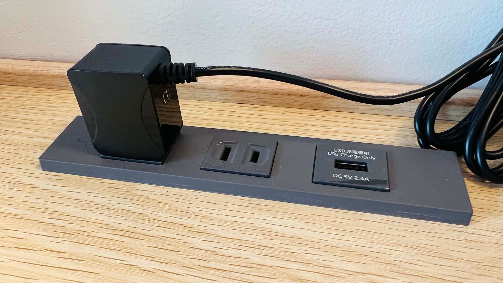 [Common facilities in guest rooms] USB outlet