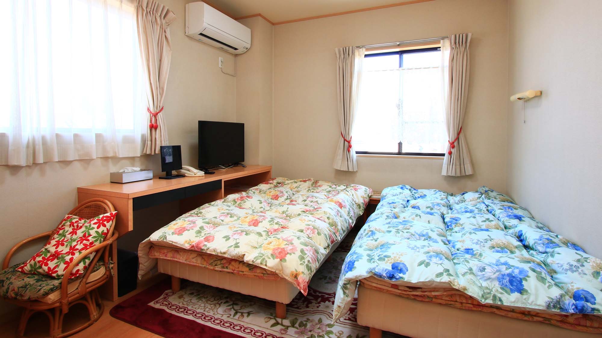 Western-style twin room