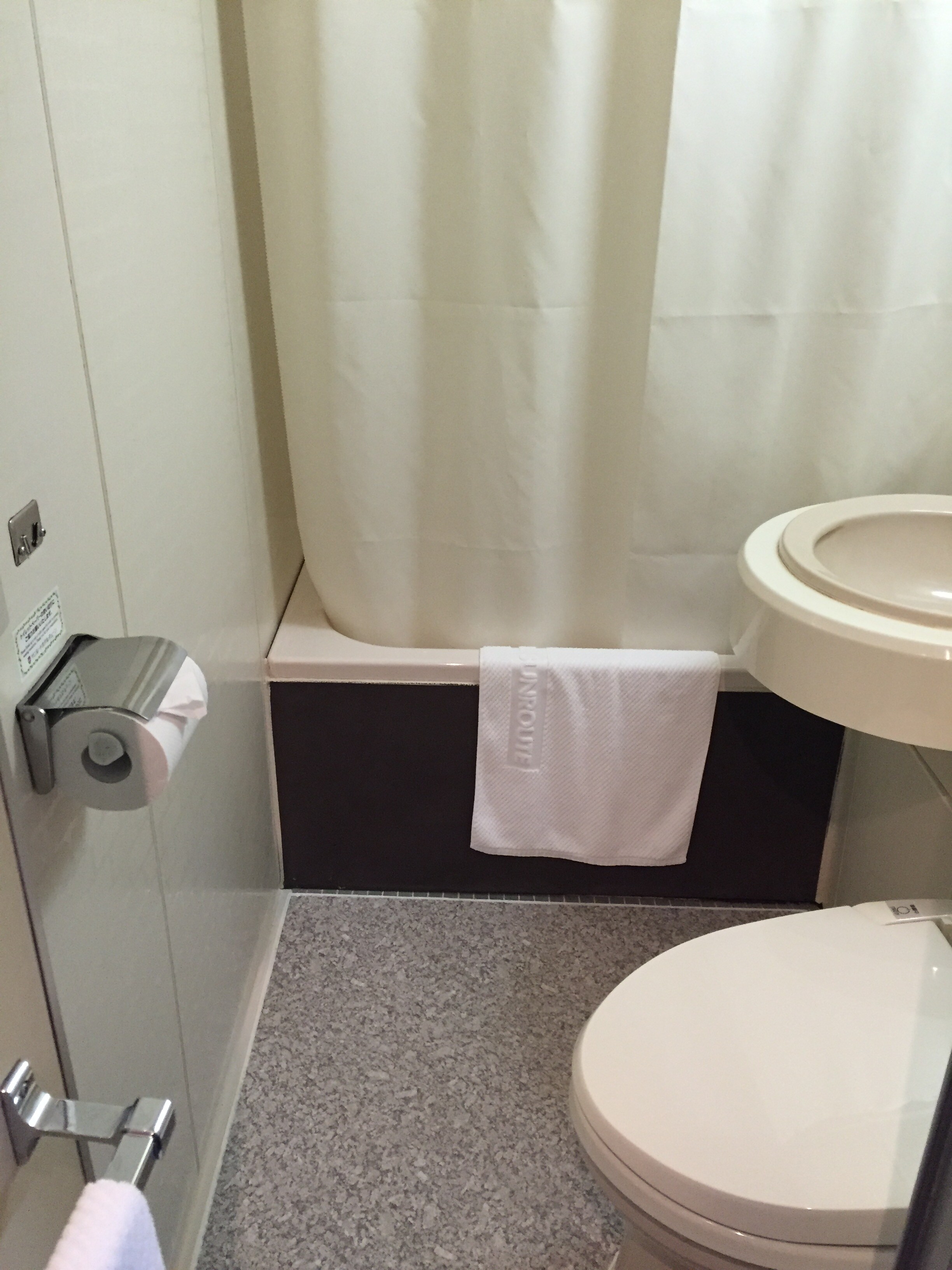 Bathroom (twin room)
