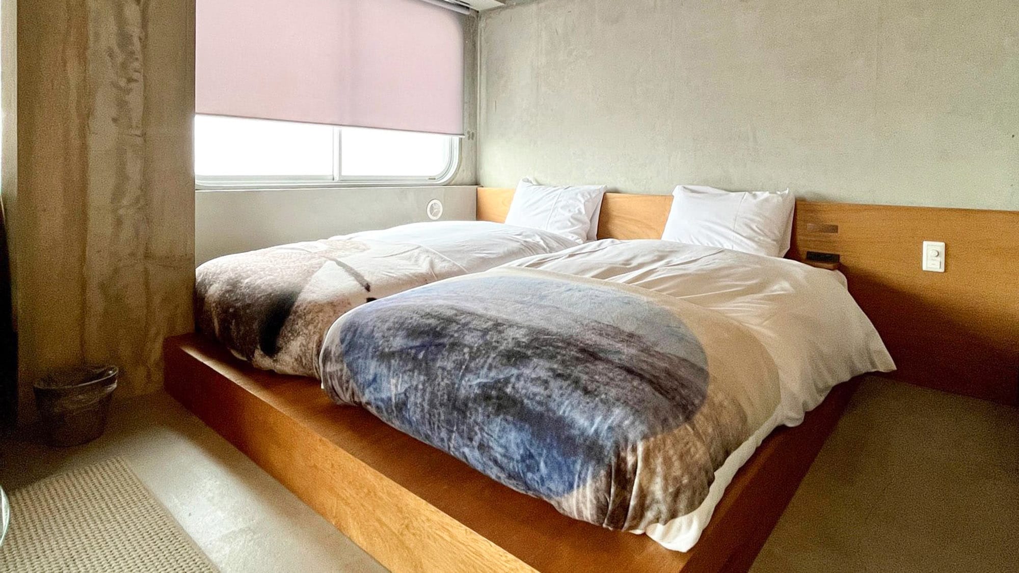 ・[高級雙床房]您可以拉下捲簾，在房間裡放鬆地度過寧靜的一天。