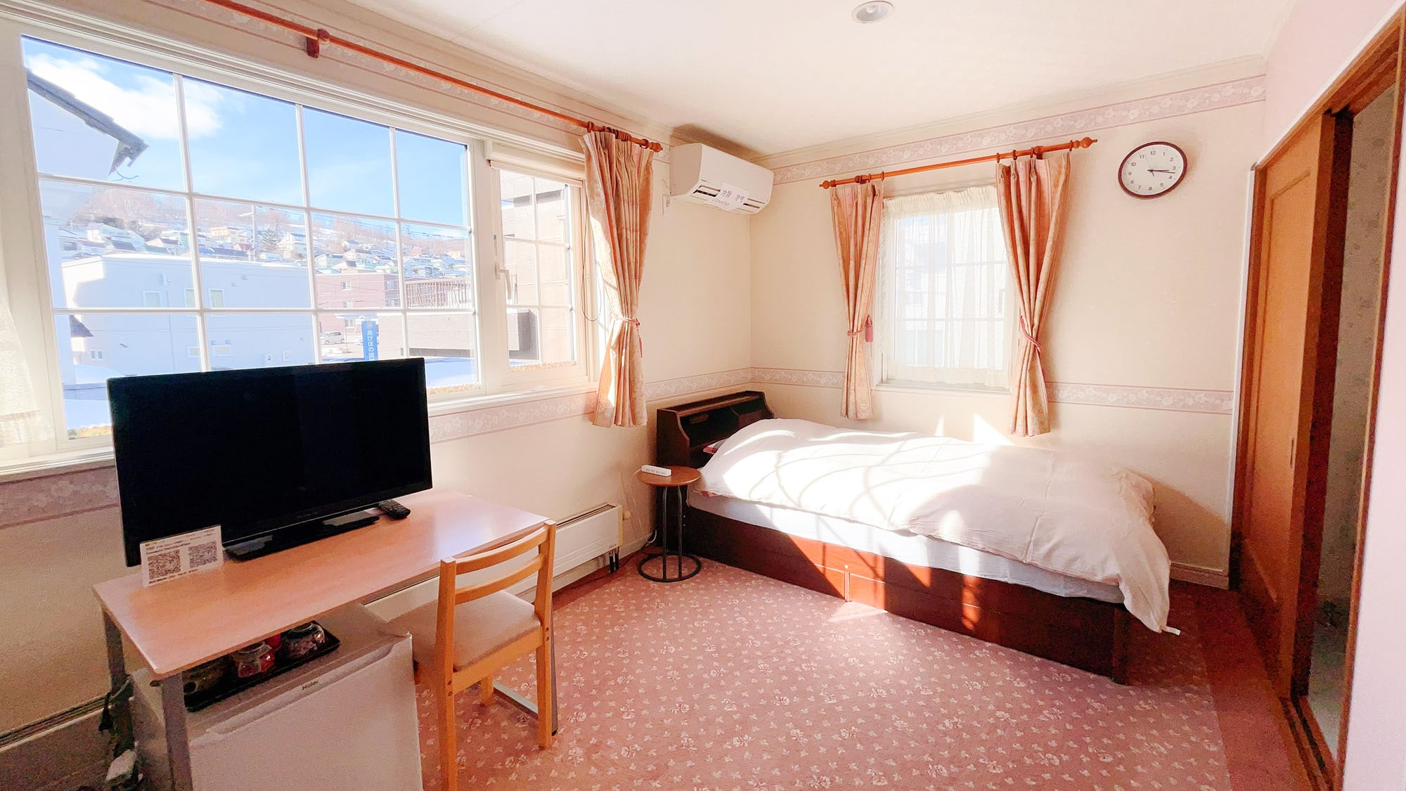 ・[201] TV and refrigerator are also provided. You can stay comfortably.