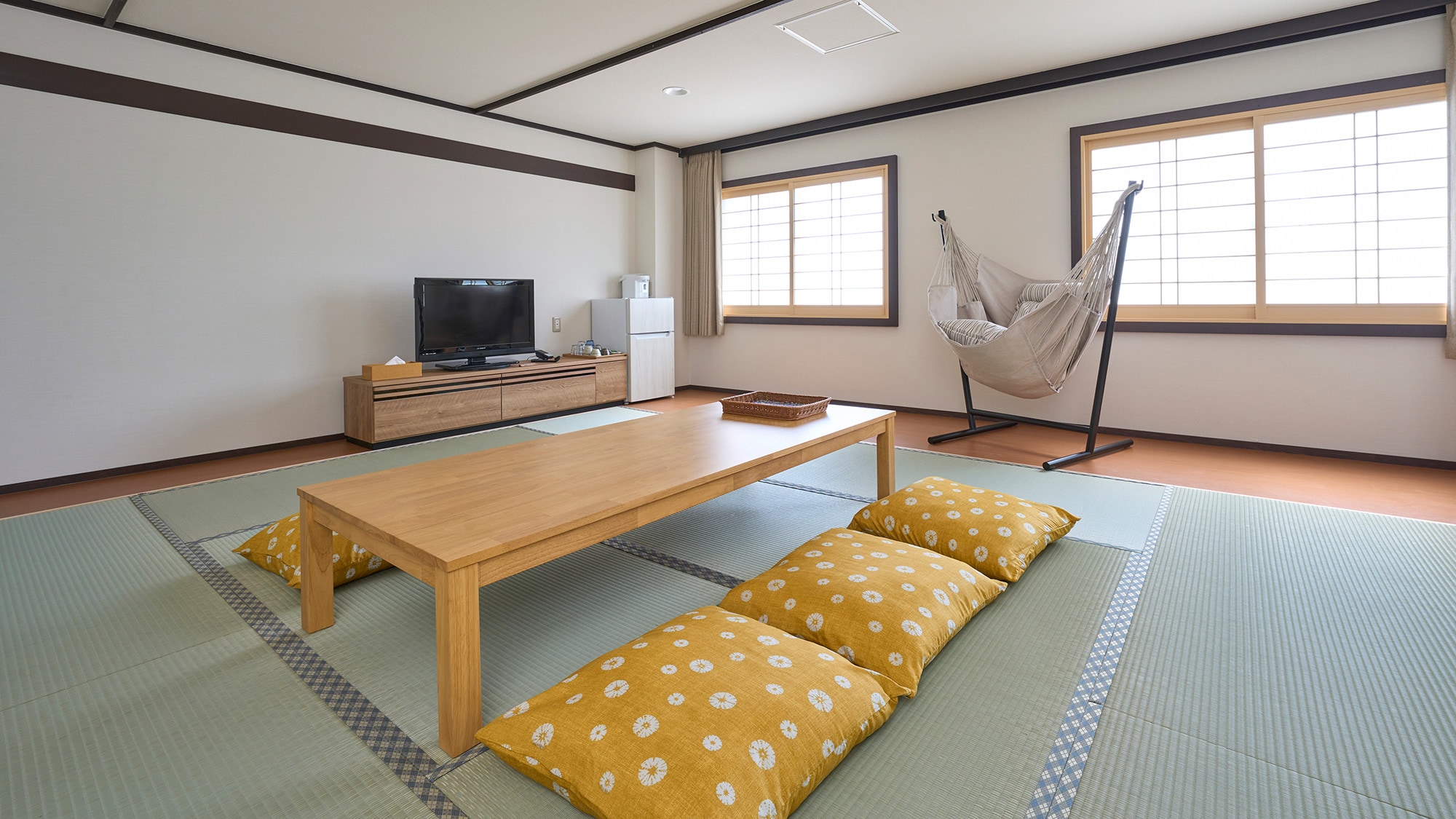 ◆Casual large Japanese-style room◆ Simple, separate sink and toilet/No shower or bathtub