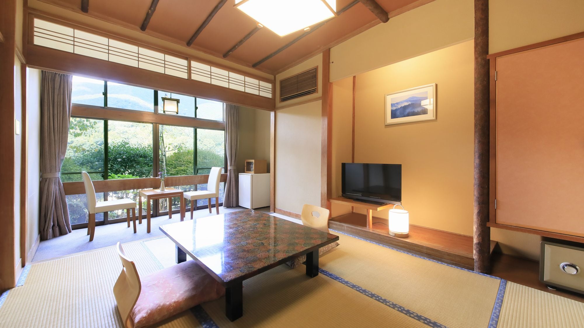 [C] Standard Japanese-style room with cypress bath and toilet (6 tatami mat type) Example of guest room