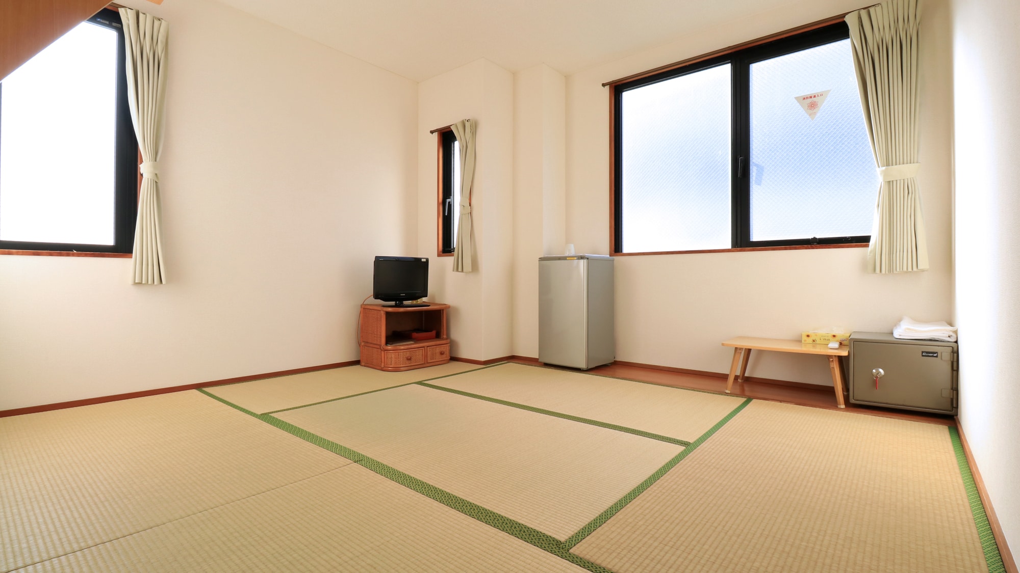 【6疊日式房間】冰箱、空調、電視、保險箱、Wi-Fi一應俱全的舒適房間！