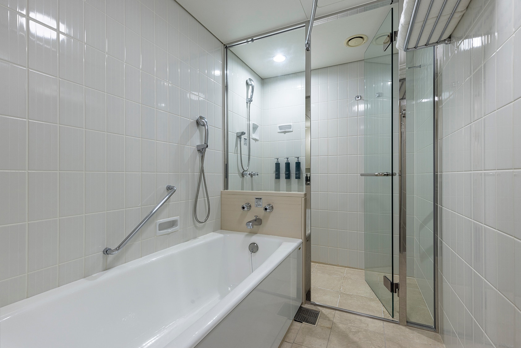 Kamar Mandi Junior Suite