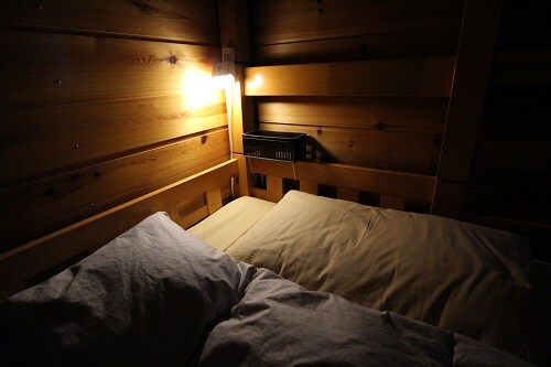 Di sekitar tempat tidur